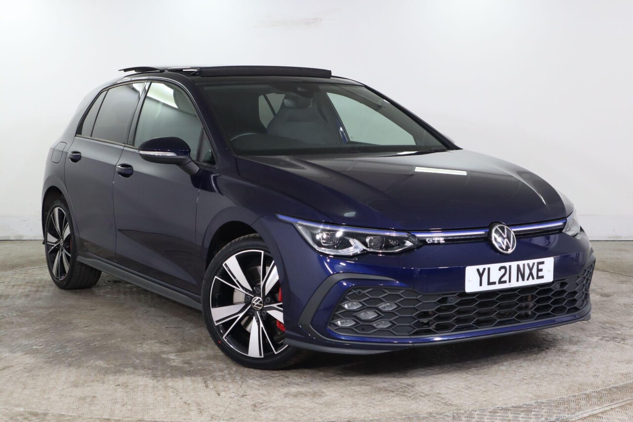Main listing image - Volkswagen Golf GTE