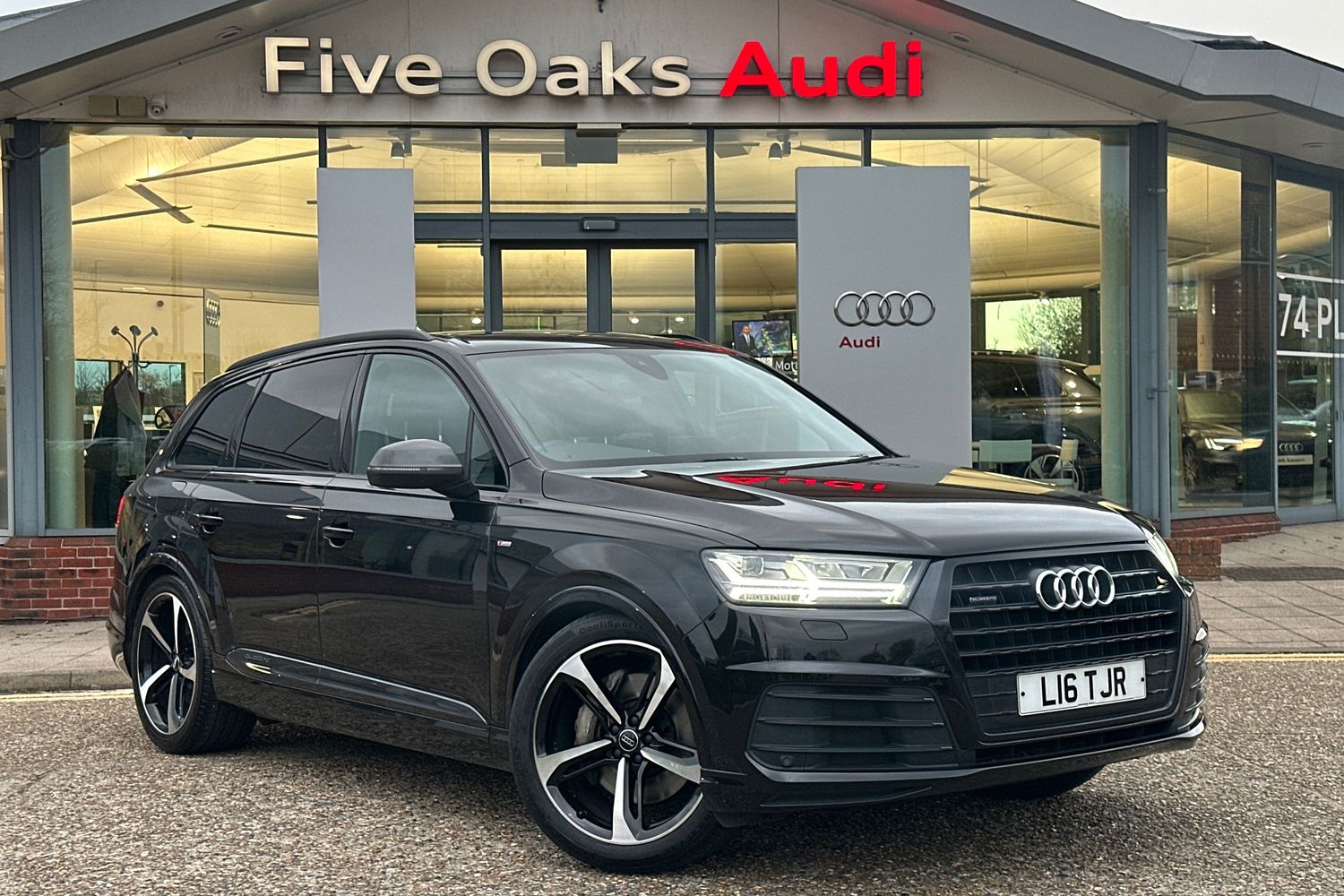 Main listing image - Audi Q7