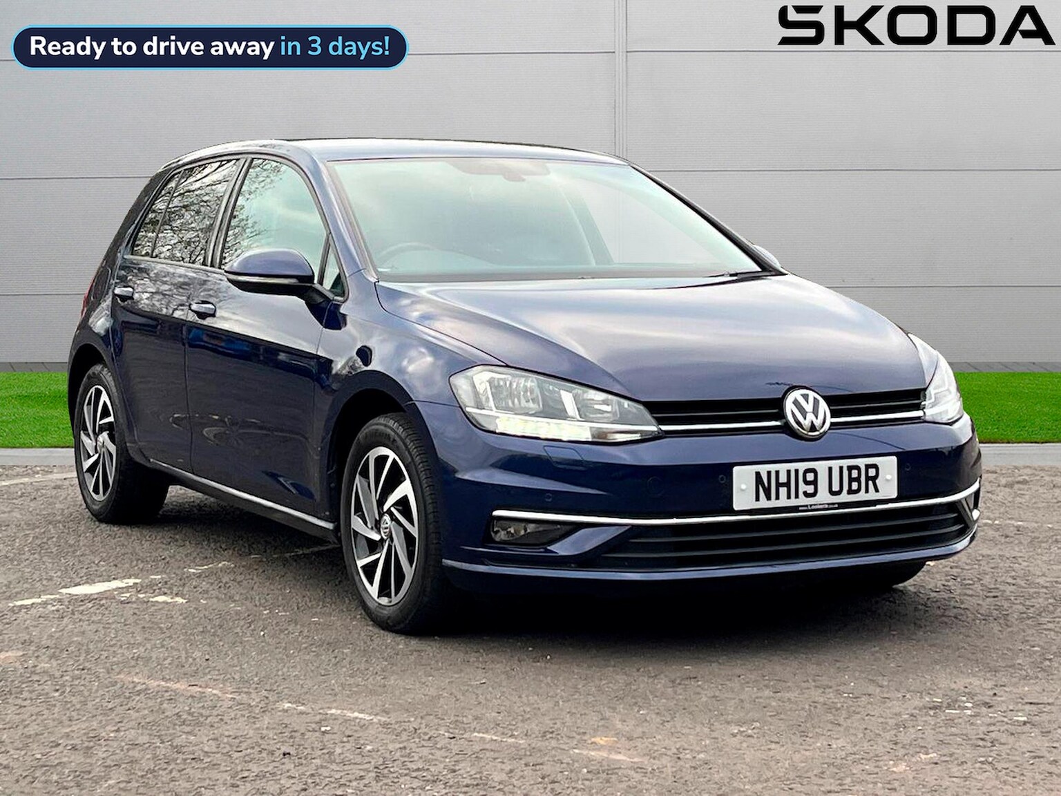 Main listing image - Volkswagen Golf