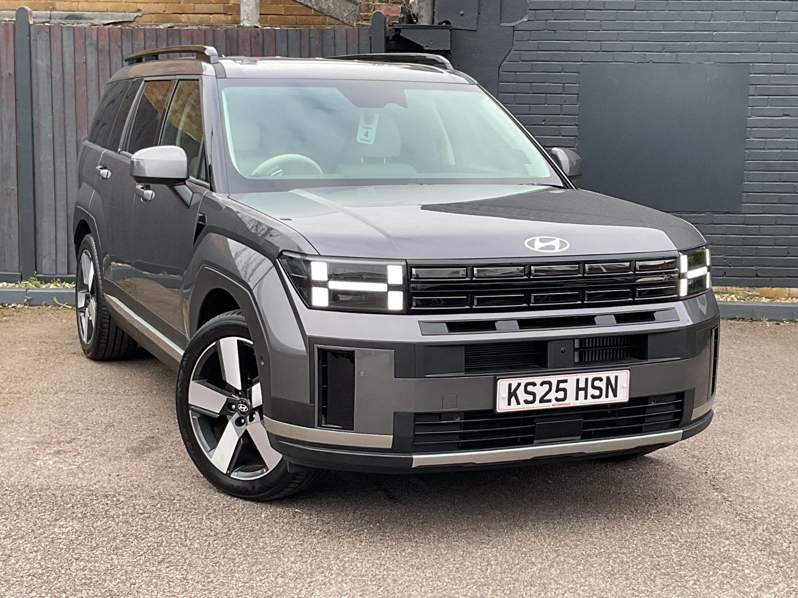 Main listing image - Hyundai Santa Fe