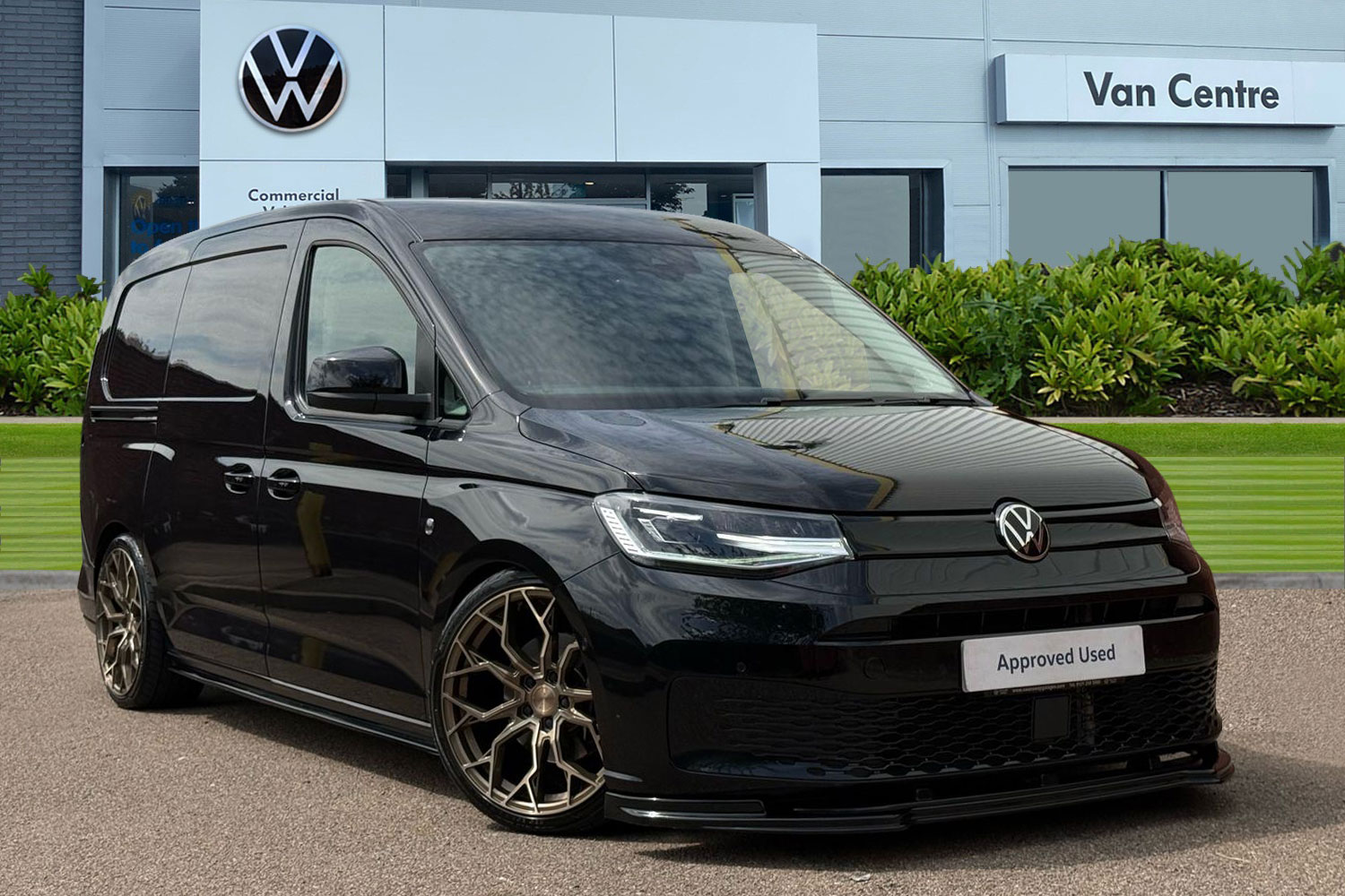 Main listing image - Volkswagen Caddy Maxi