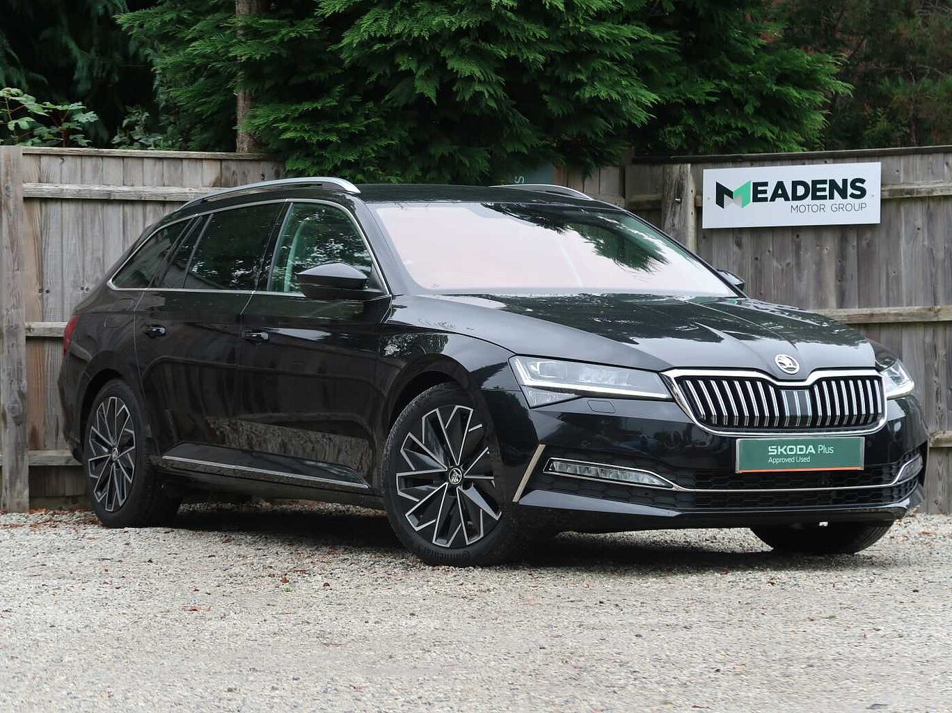 Main listing image - Skoda Superb Estate