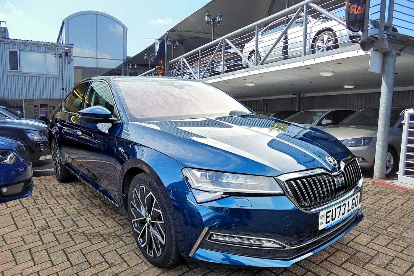 Main listing image - Skoda Superb