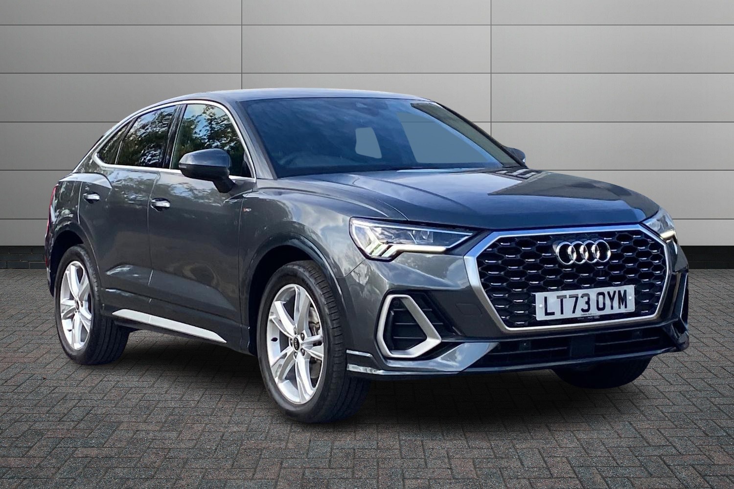 Main listing image - Audi Q3