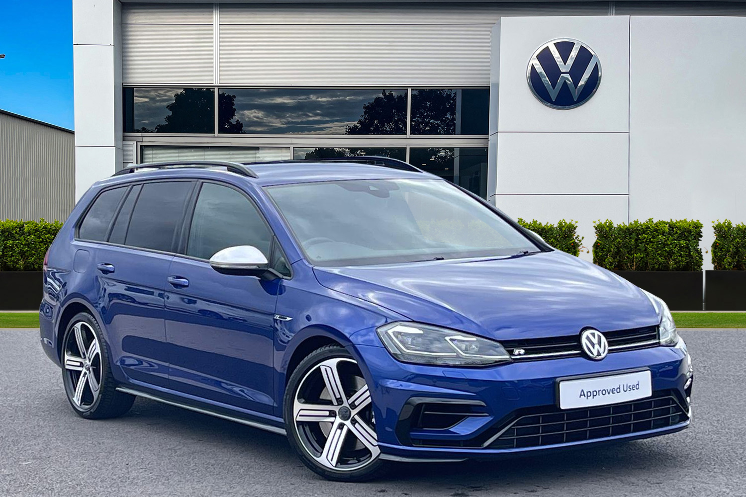 Main listing image - Volkswagen Golf Estate