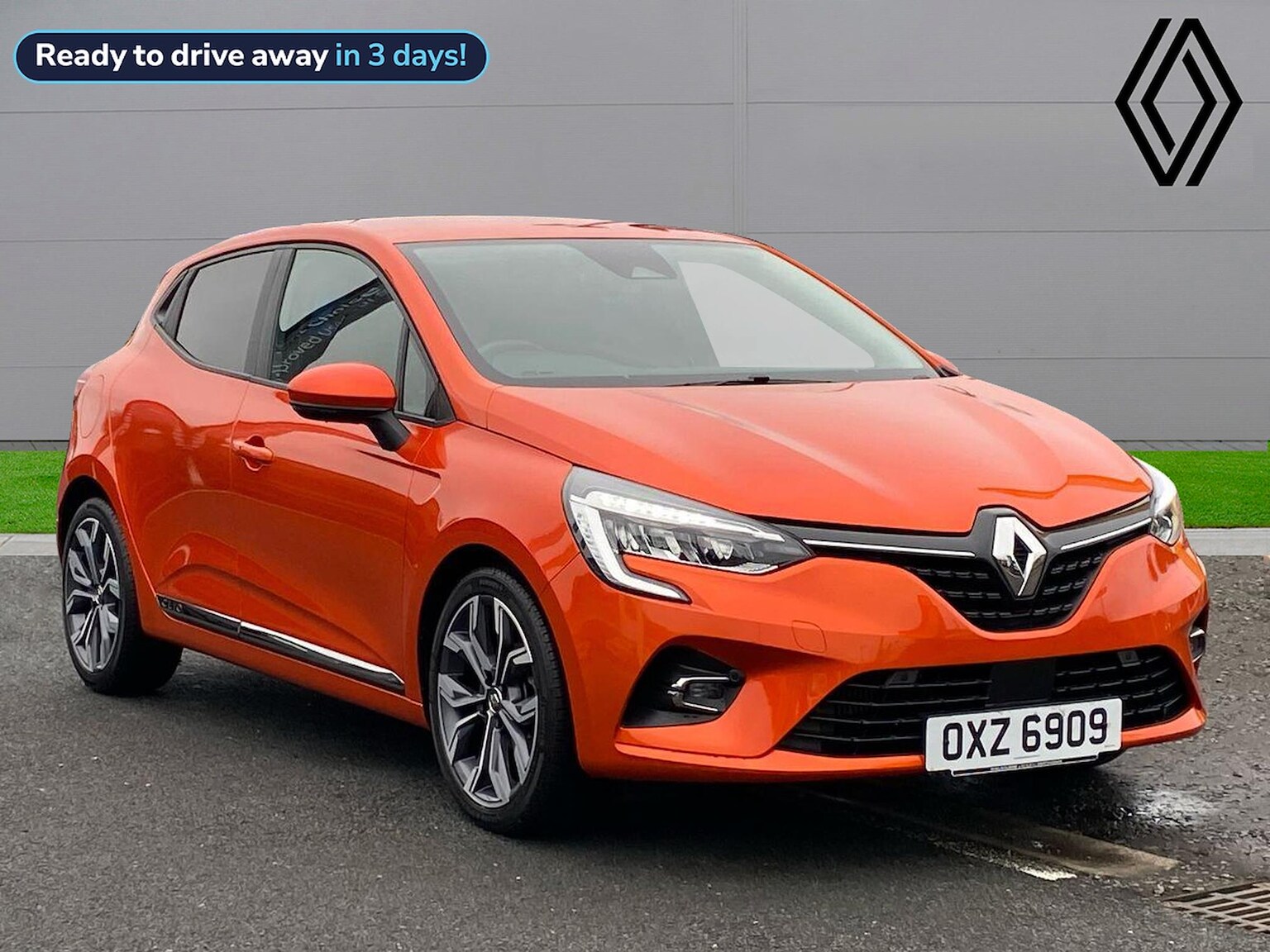 Main listing image - Renault Clio