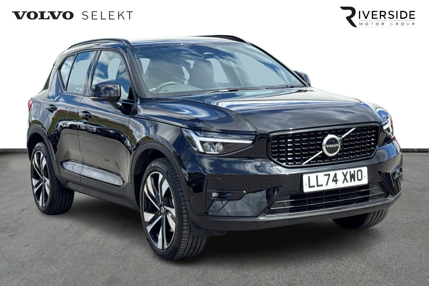 Main listing image - Volvo XC40
