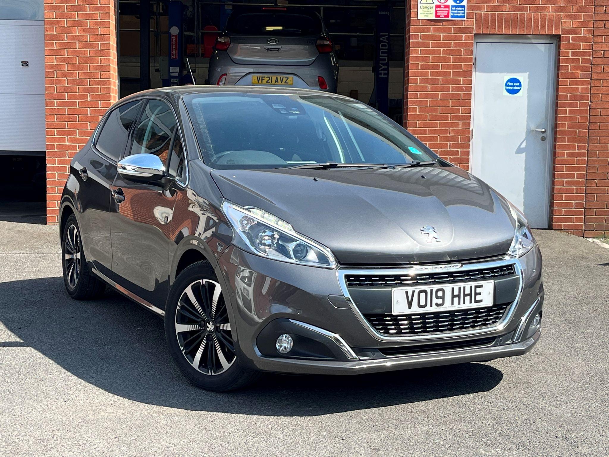 Main listing image - Peugeot 208