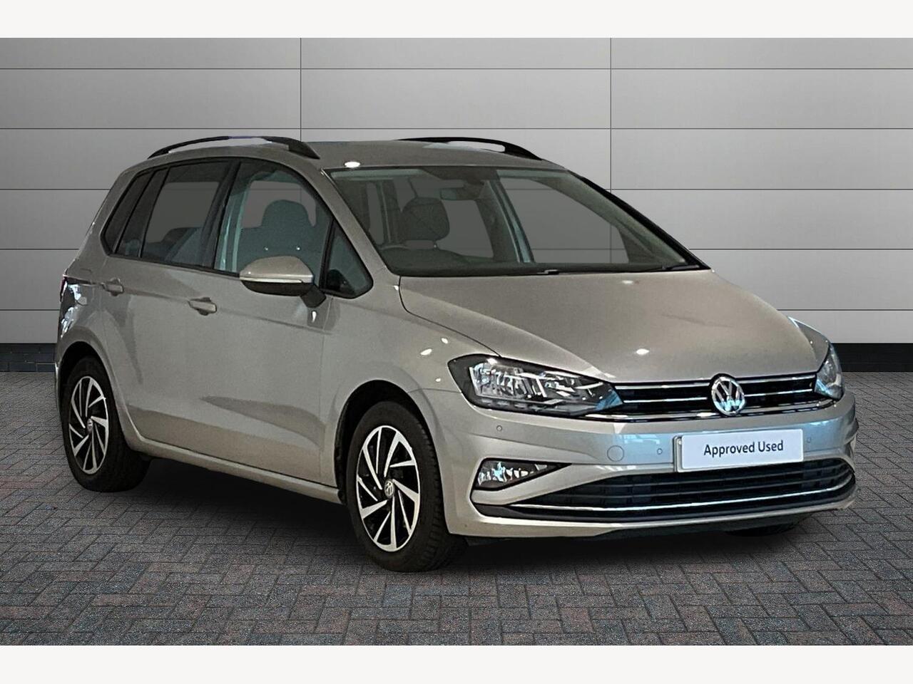 Main listing image - Volkswagen Golf SV