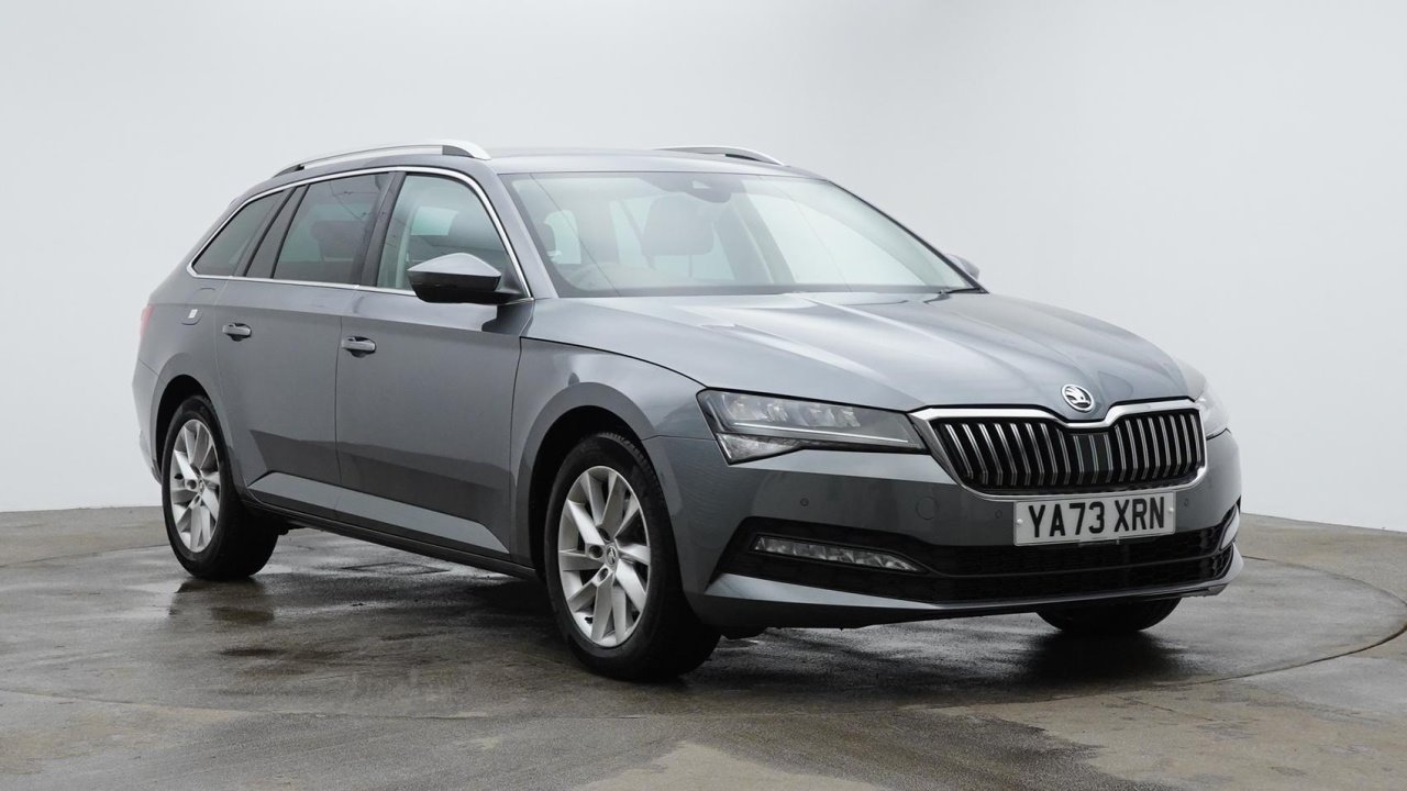 Main listing image - Skoda Superb Estate