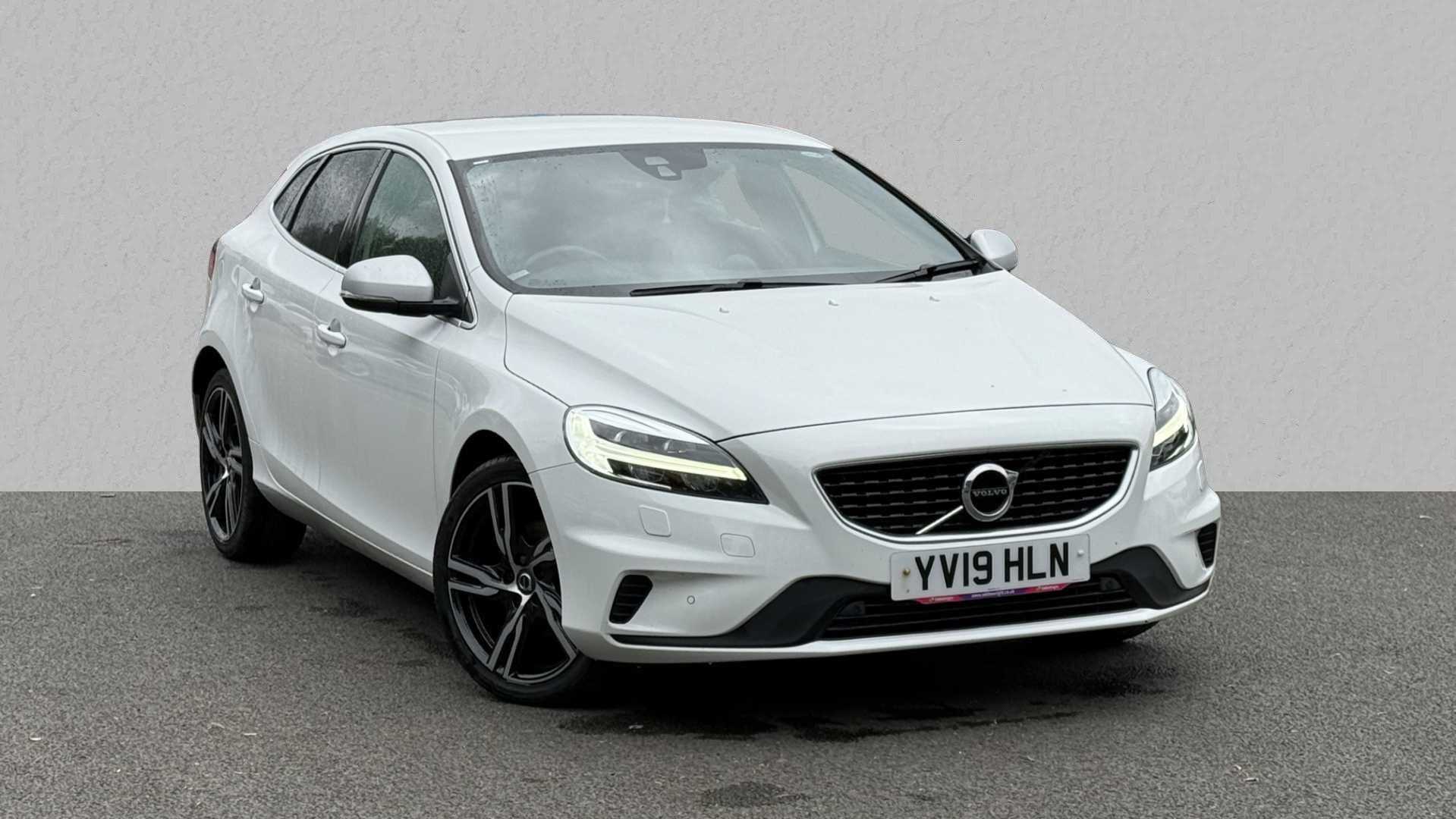 Main listing image - Volvo V40