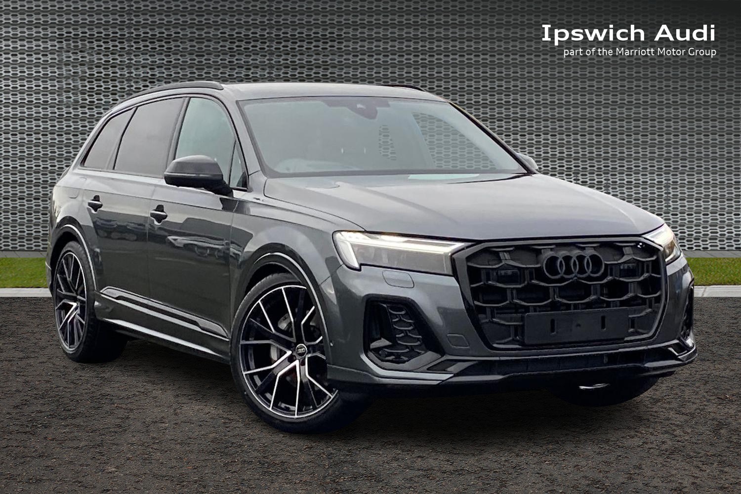 Main listing image - Audi Q7