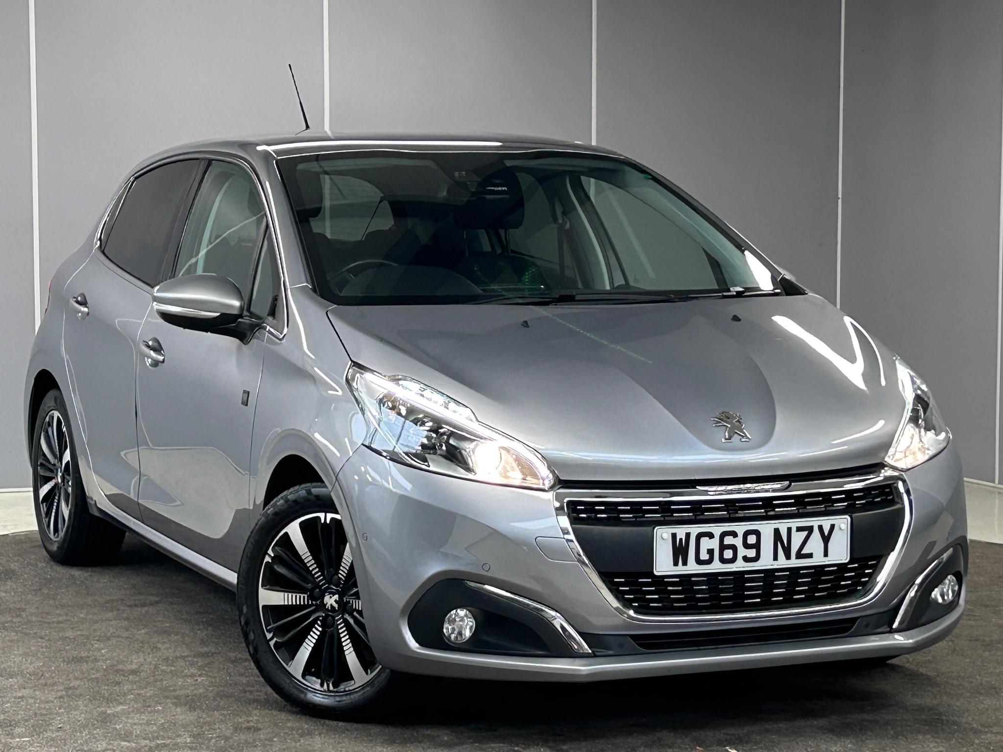 Main listing image - Peugeot 208