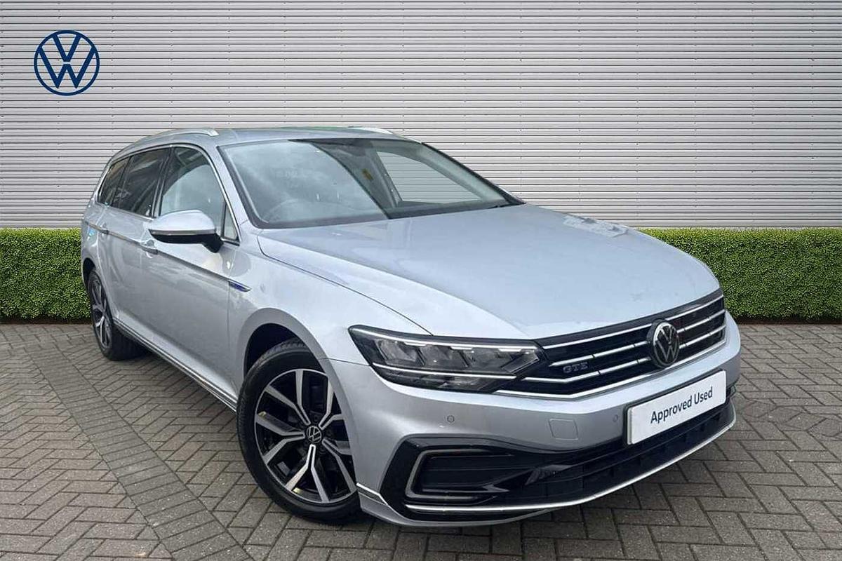 Main listing image - Volkswagen Passat GTE