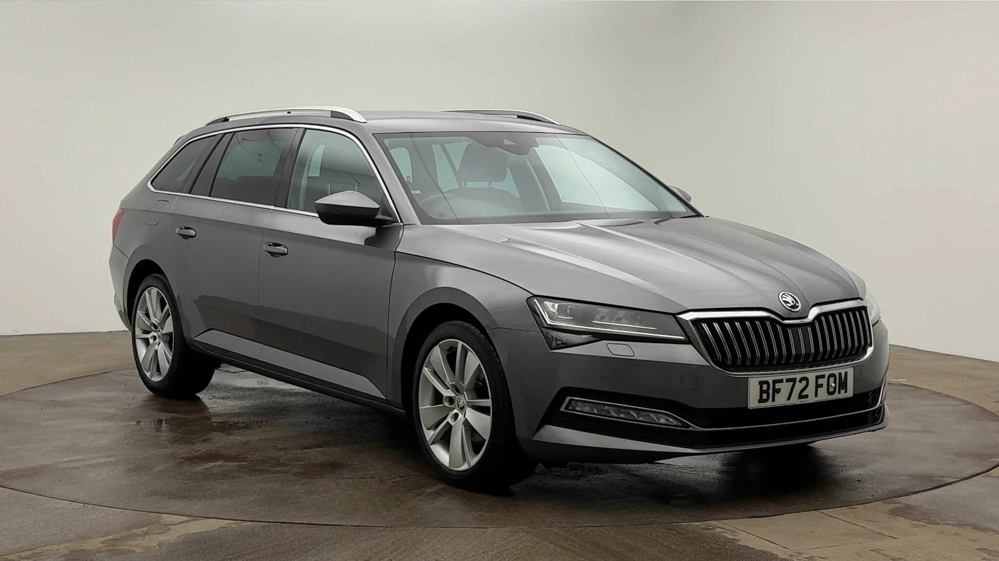 Main listing image - Skoda Superb Estate