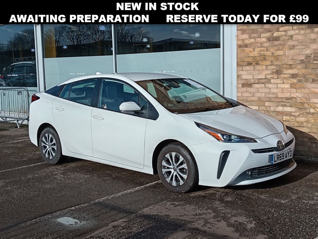 Main listing image - Toyota Prius