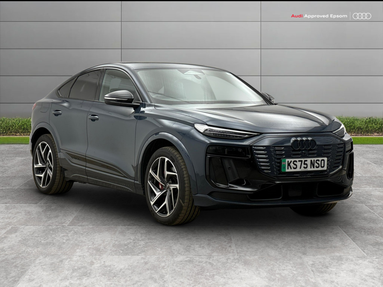 Main listing image - Audi Q6