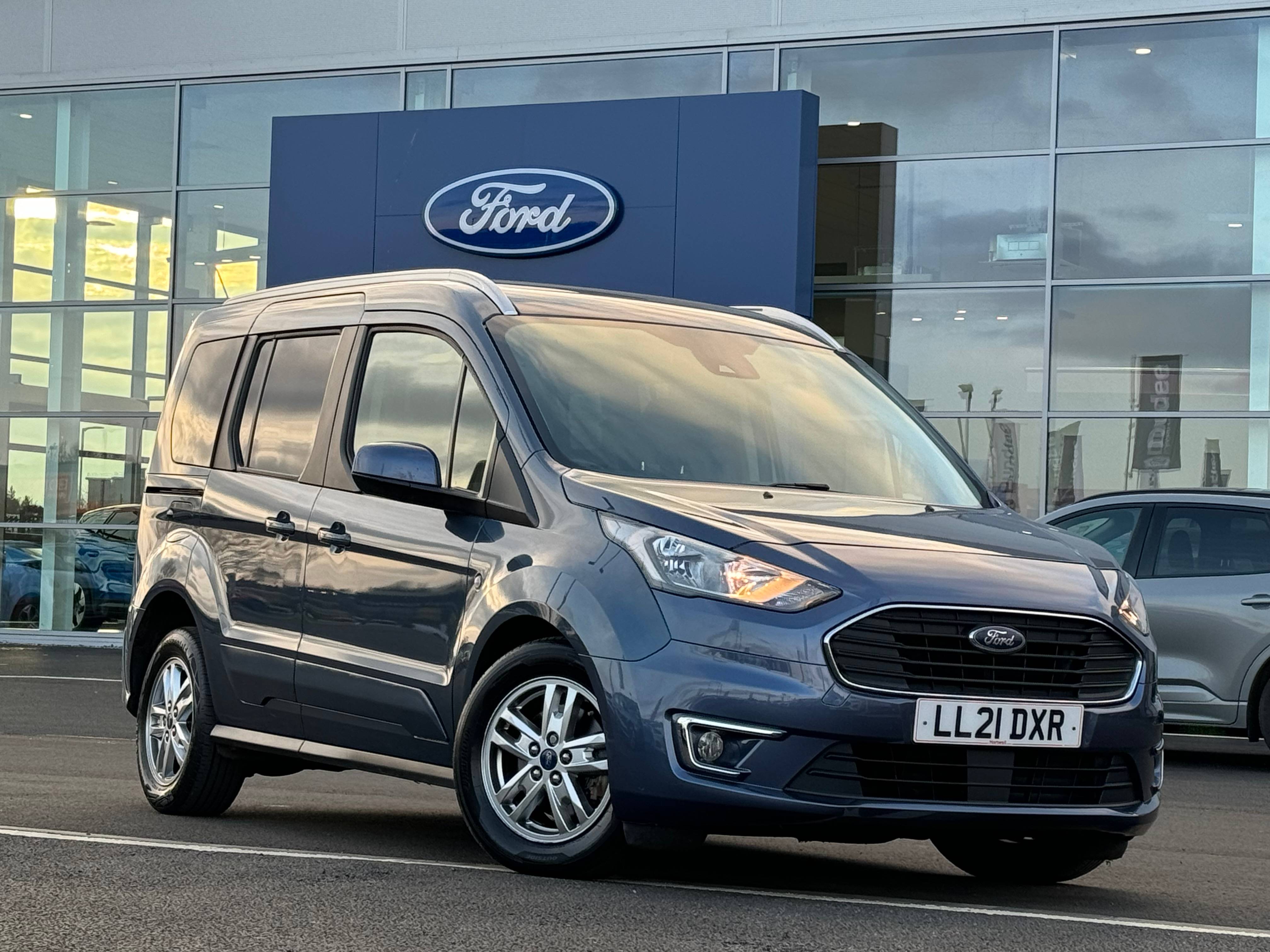 Main listing image - Ford Tourneo Connect