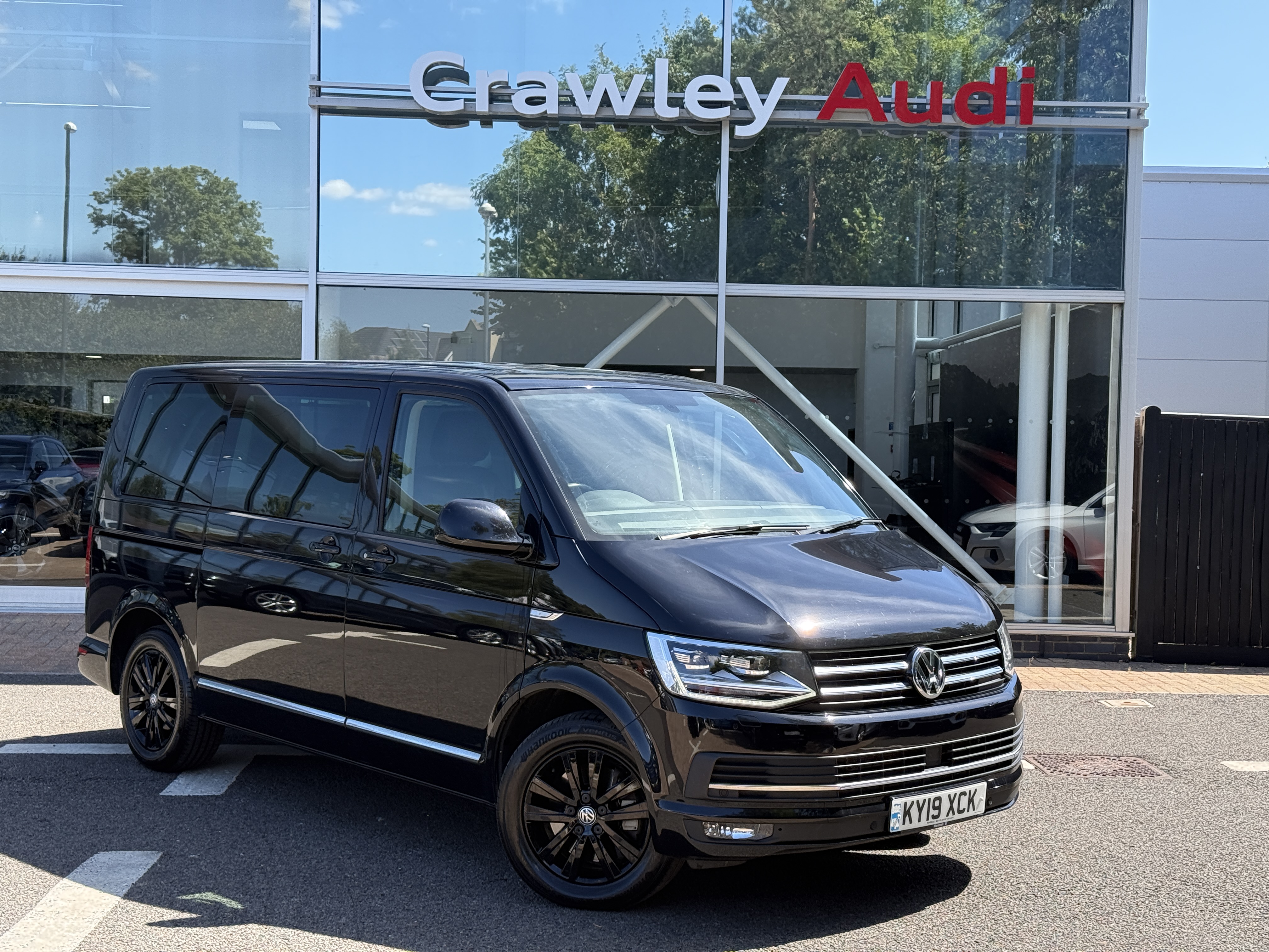 Main listing image - Volkswagen Caravelle