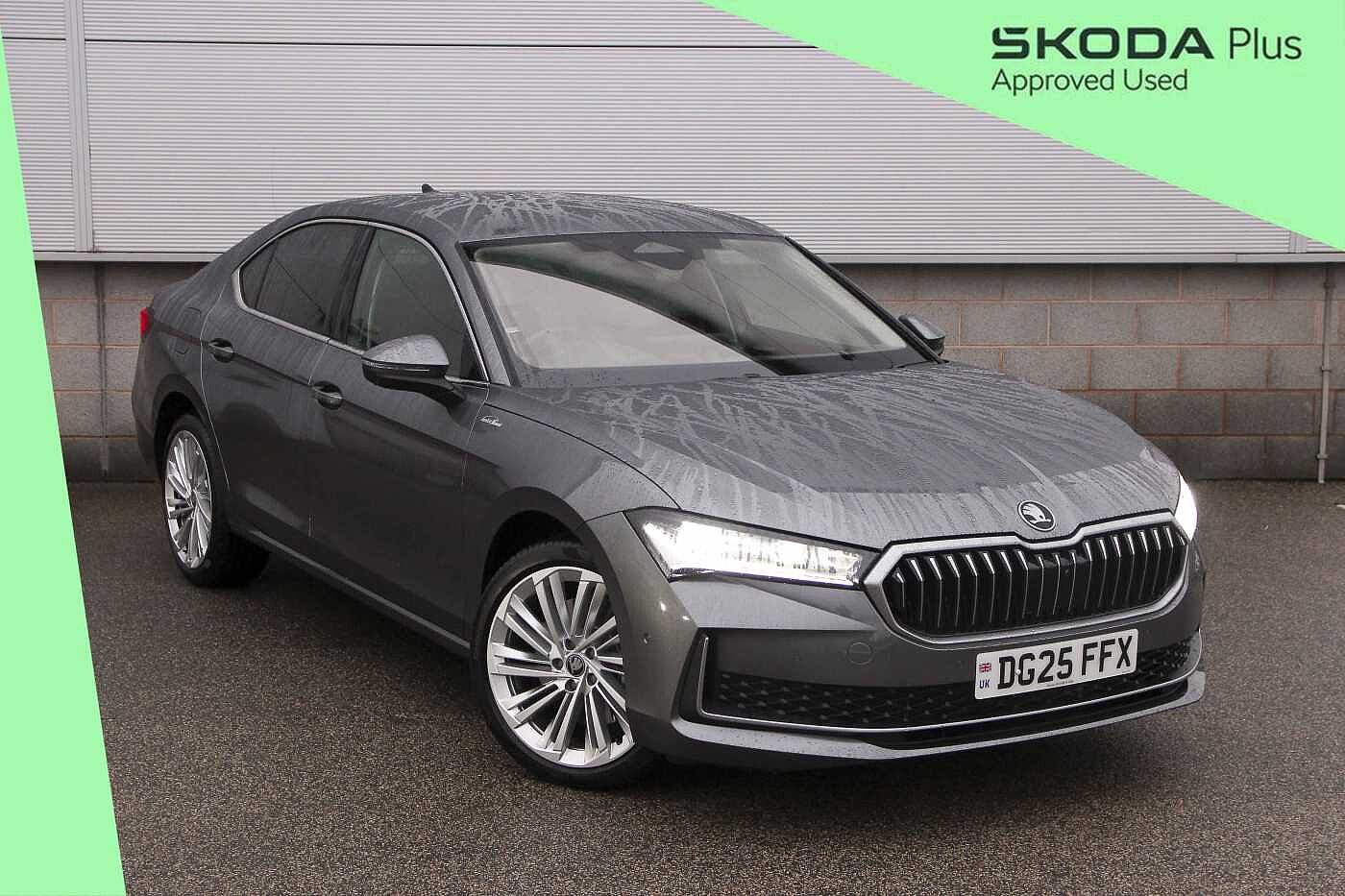 Main listing image - Skoda Superb
