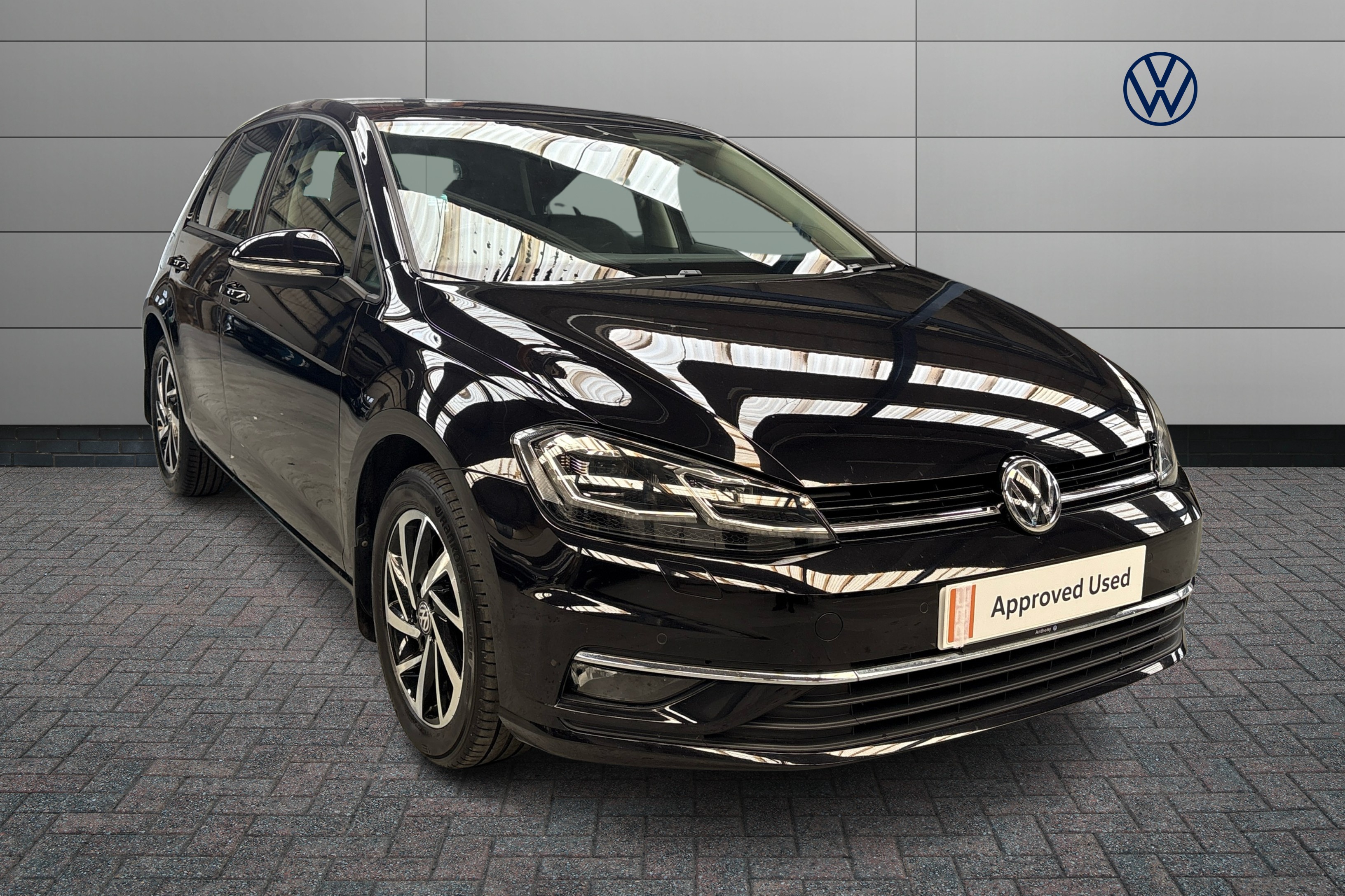 Main listing image - Volkswagen Golf