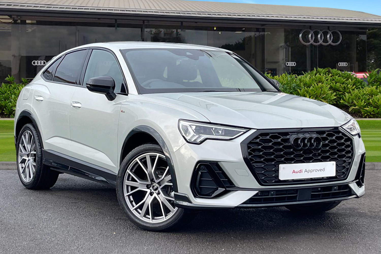 Main listing image - Audi Q3