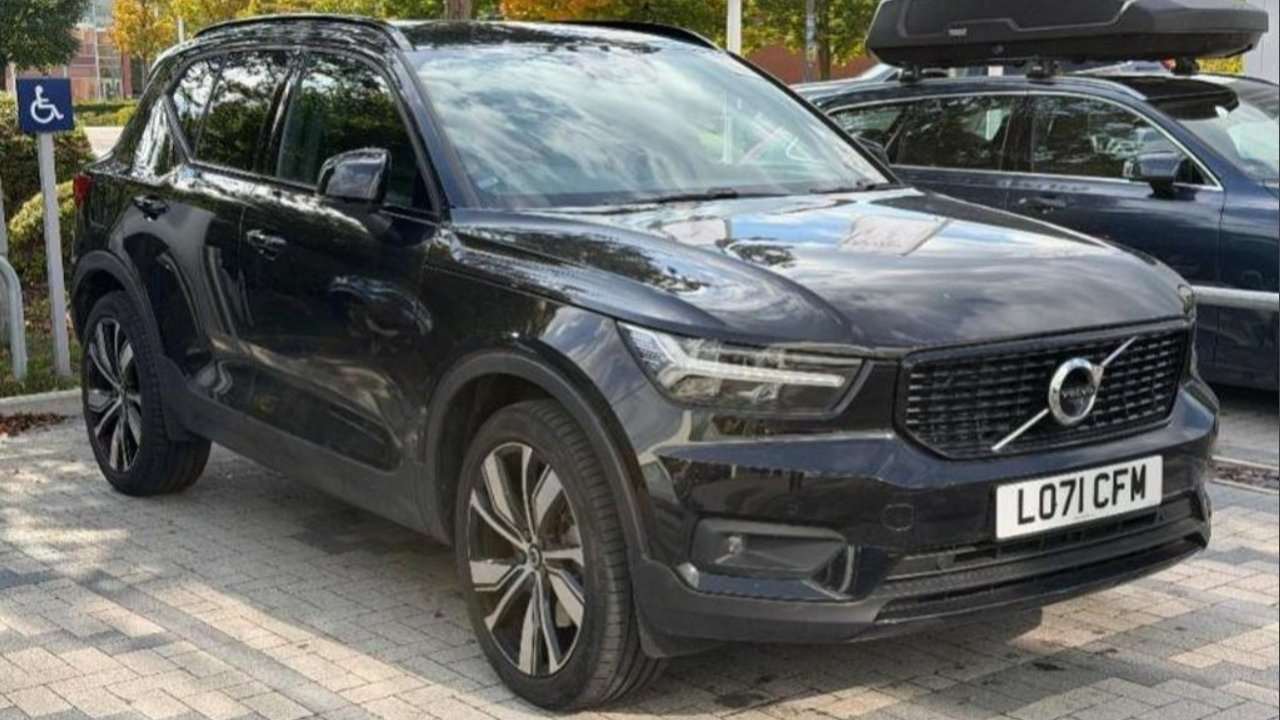 Main listing image - Volvo XC40 Recharge
