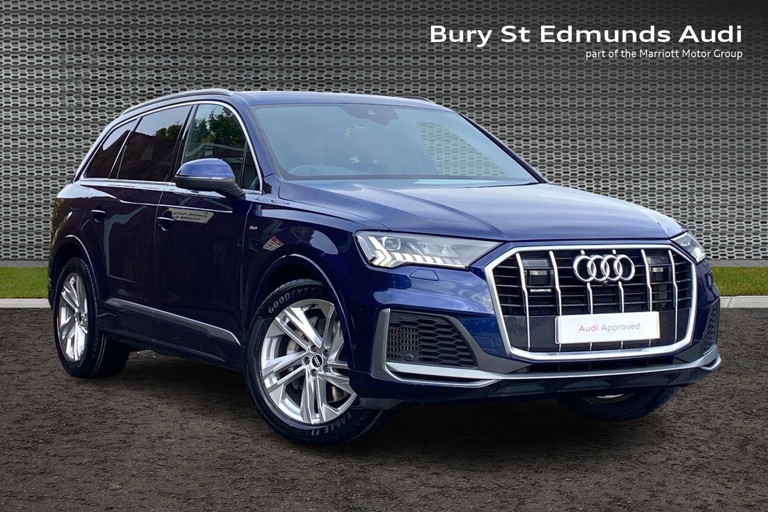 Main listing image - Audi Q7