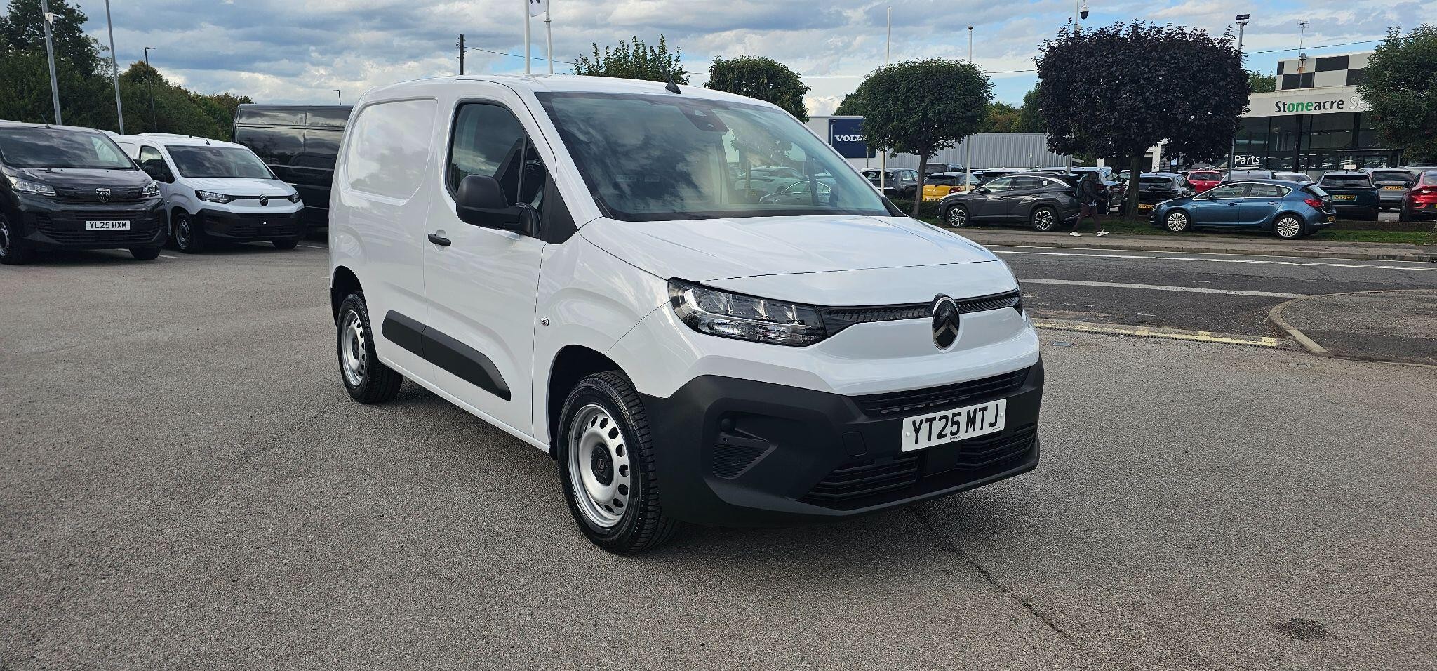 Main listing image - Citroen Berlingo Van