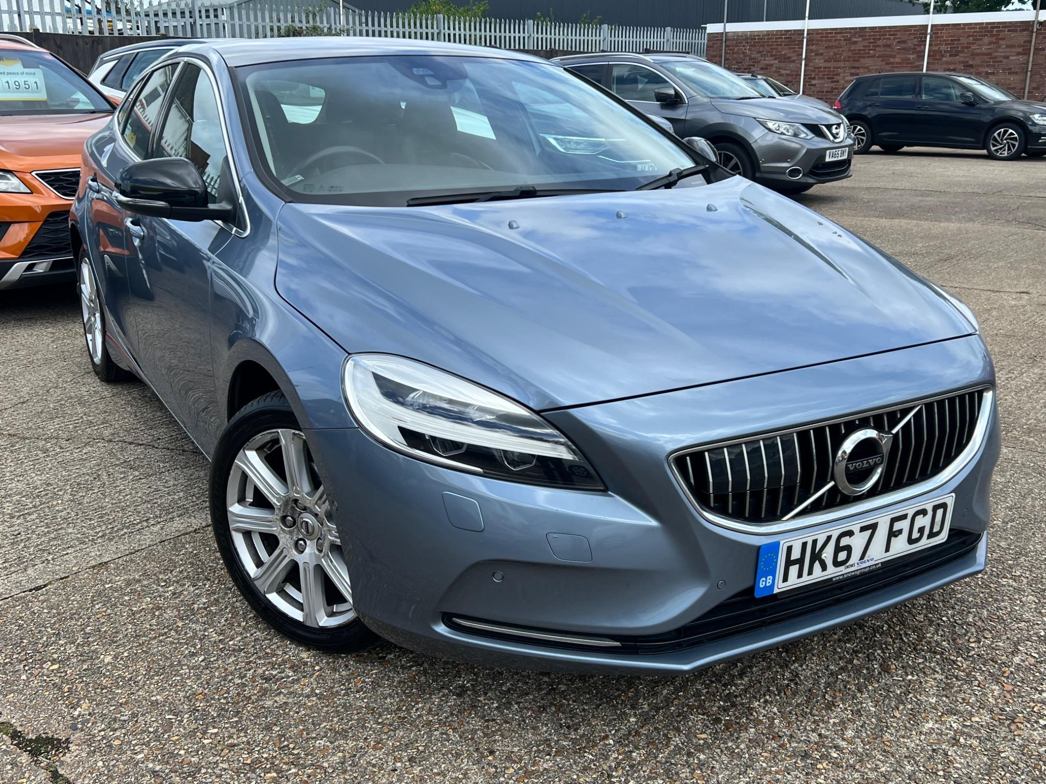 Main listing image - Volvo V40