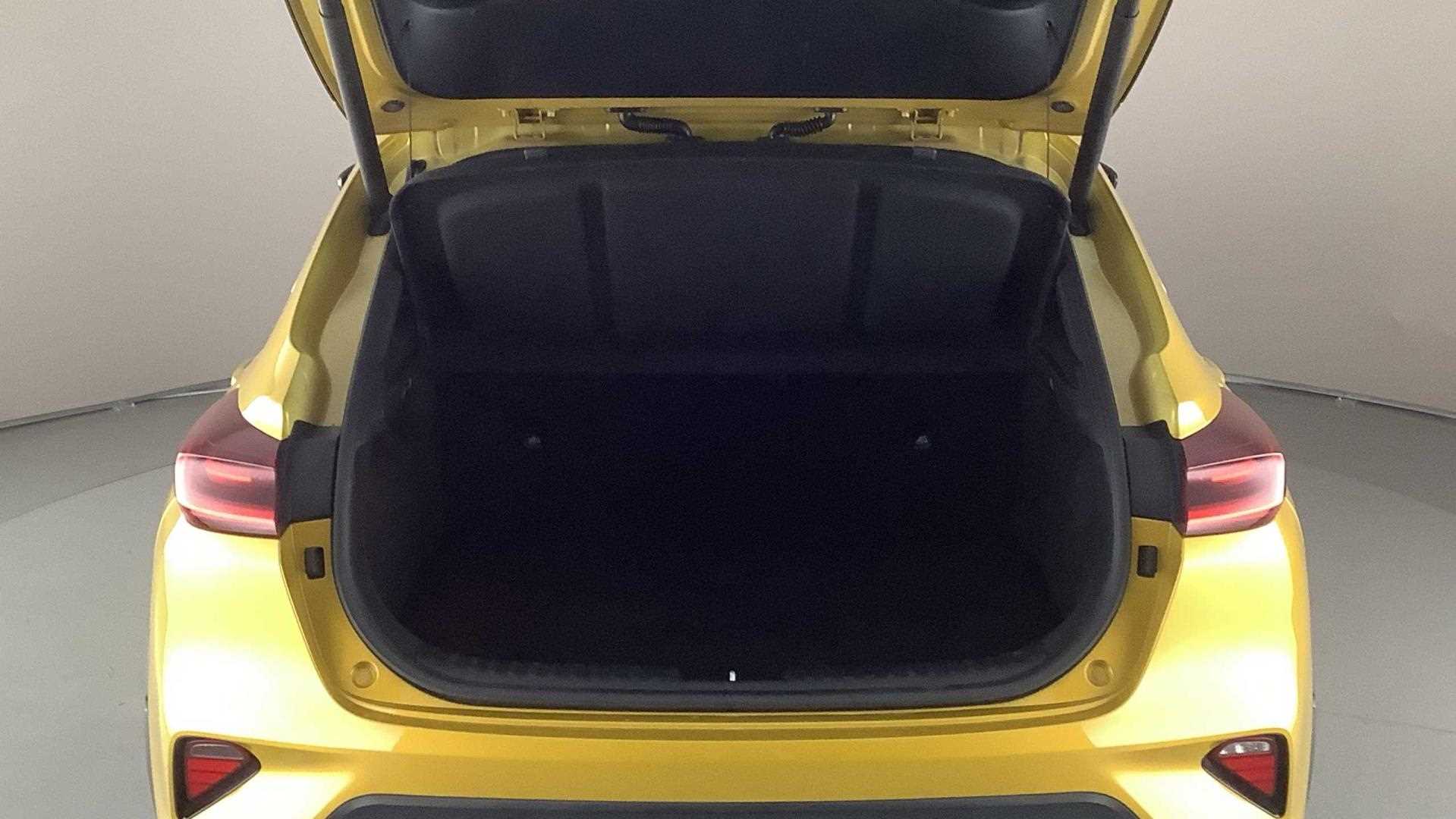 Main listing image - Kia XCeed