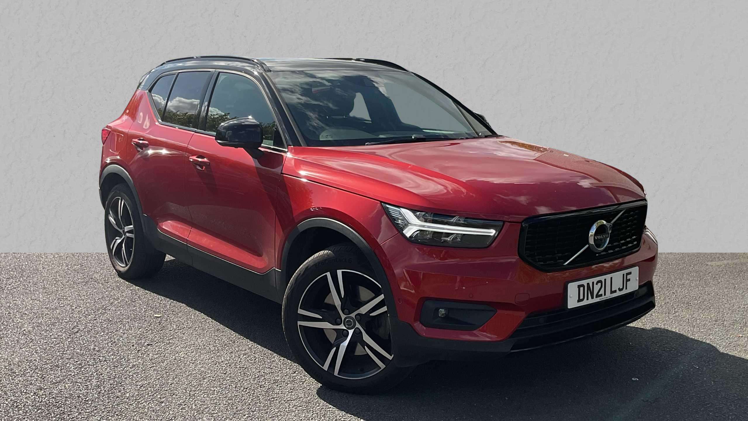 Main listing image - Volvo XC40 Recharge