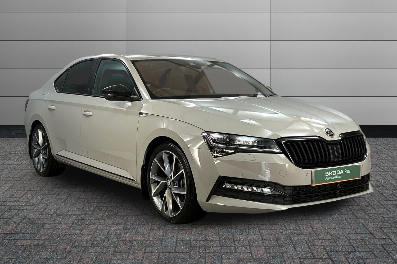 Main listing image - Skoda Superb