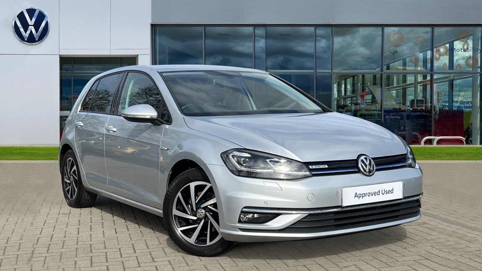 Main listing image - Volkswagen Golf