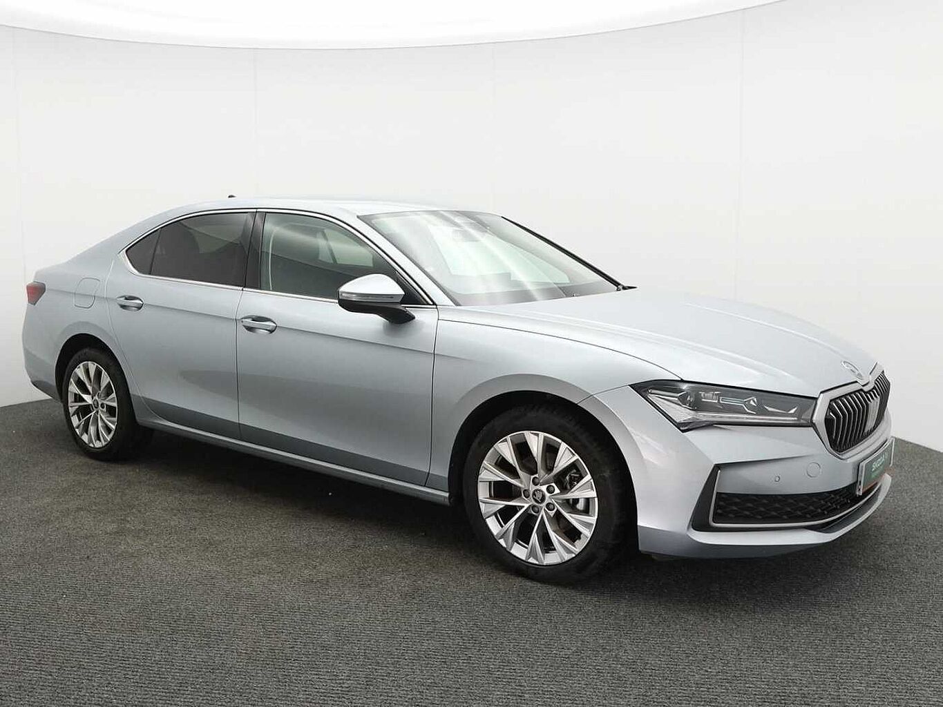 Main listing image - Skoda Superb