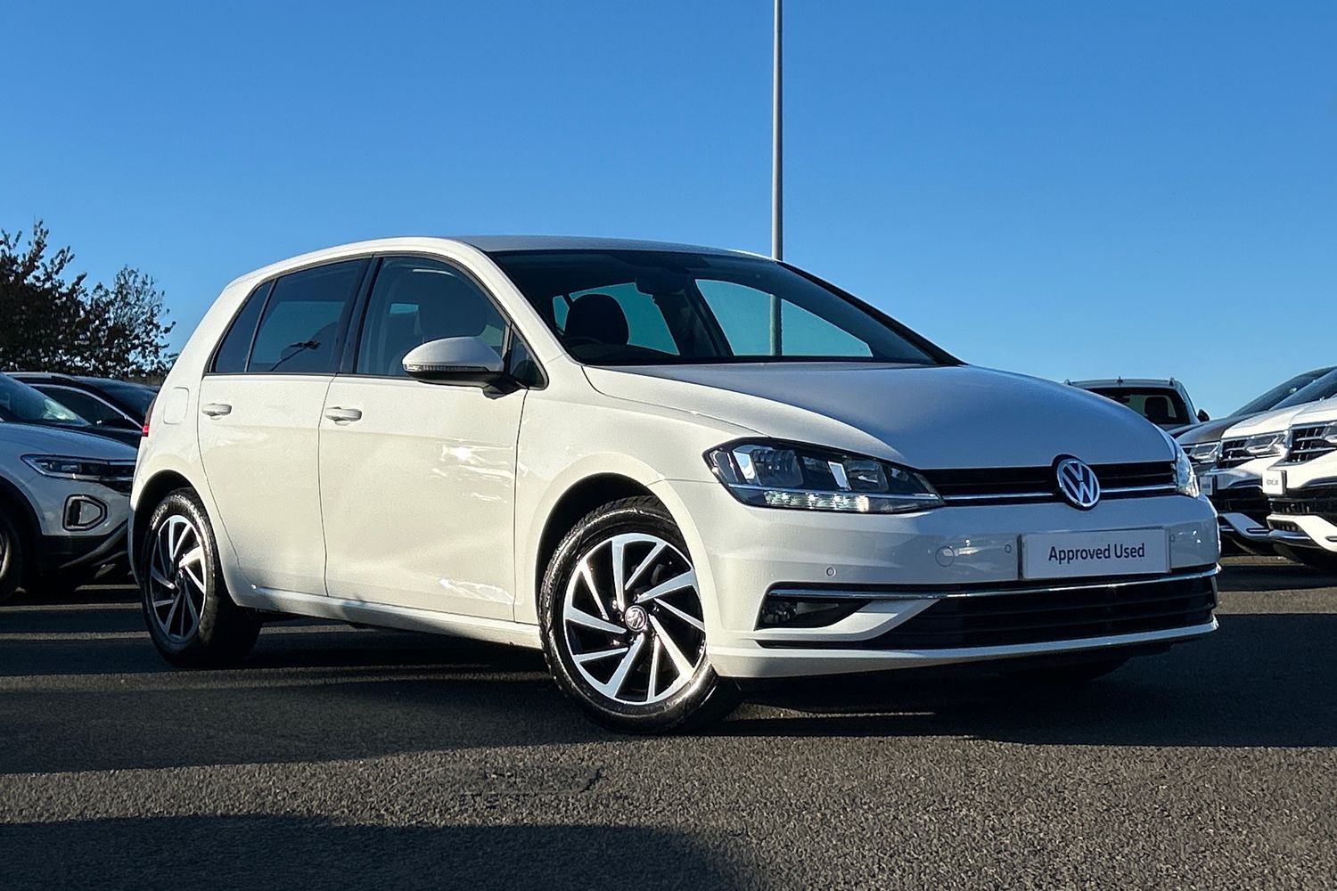 Main listing image - Volkswagen Golf