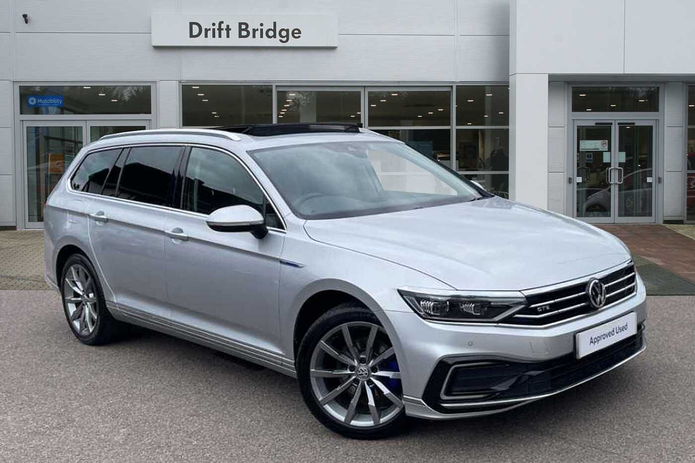 Main listing image - Volkswagen Passat GTE