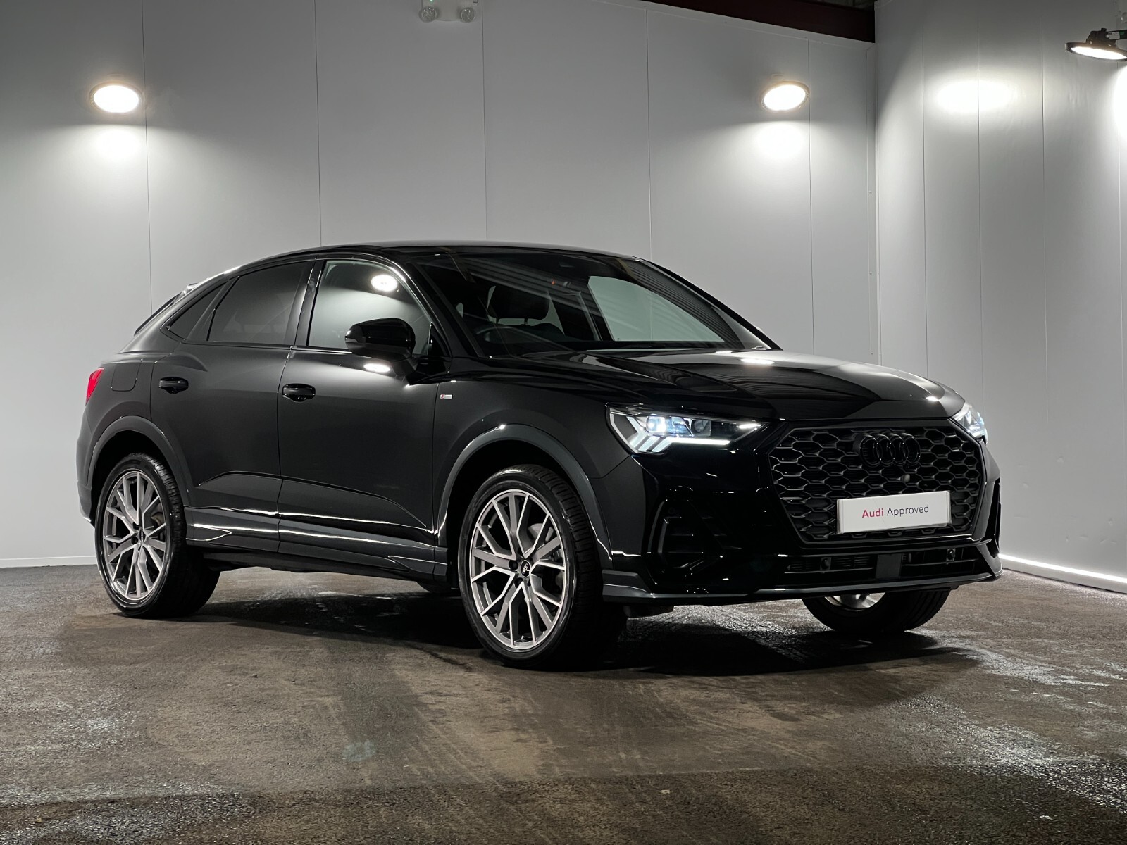 Main listing image - Audi Q3