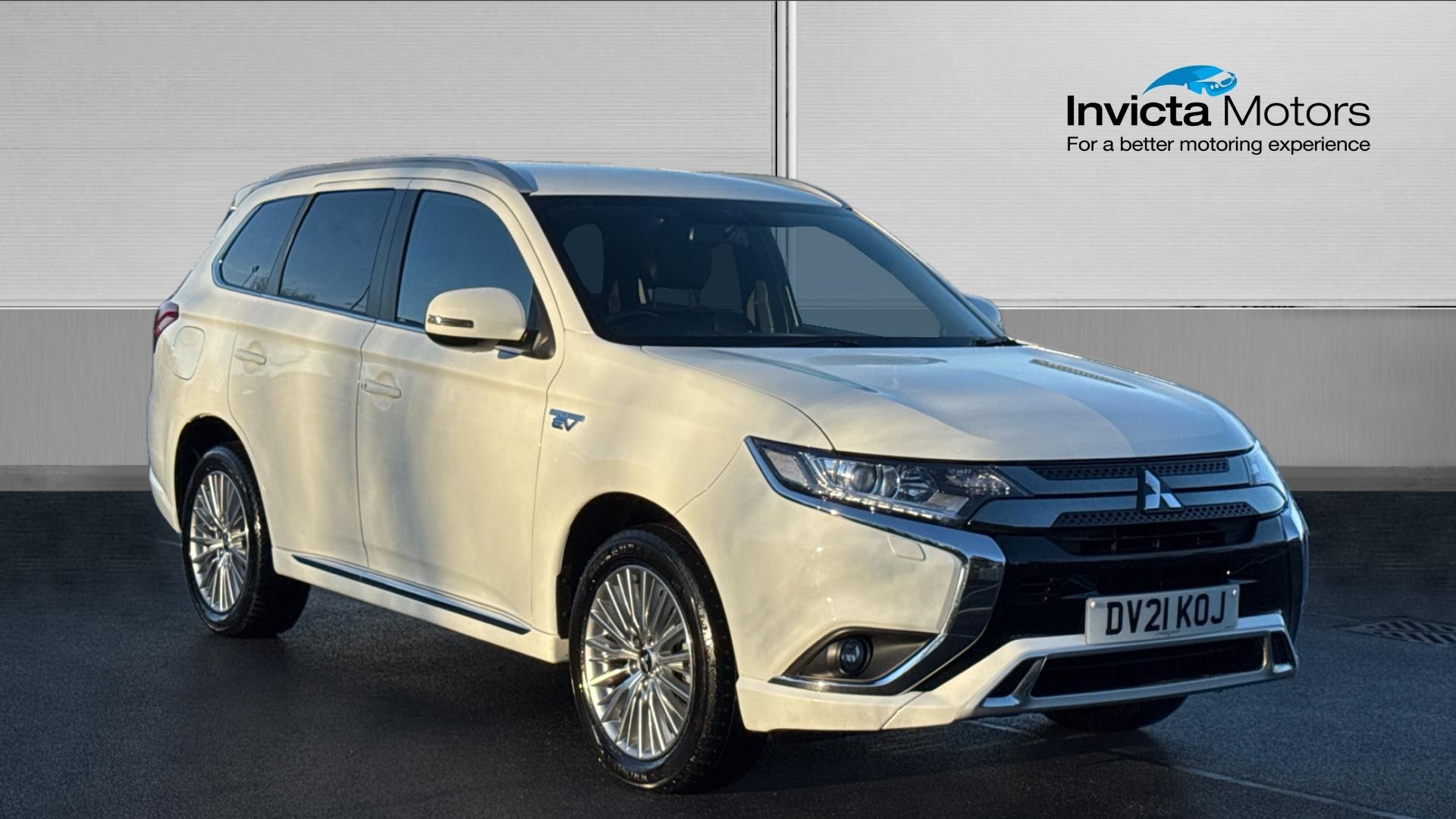 Main listing image - Mitsubishi Outlander