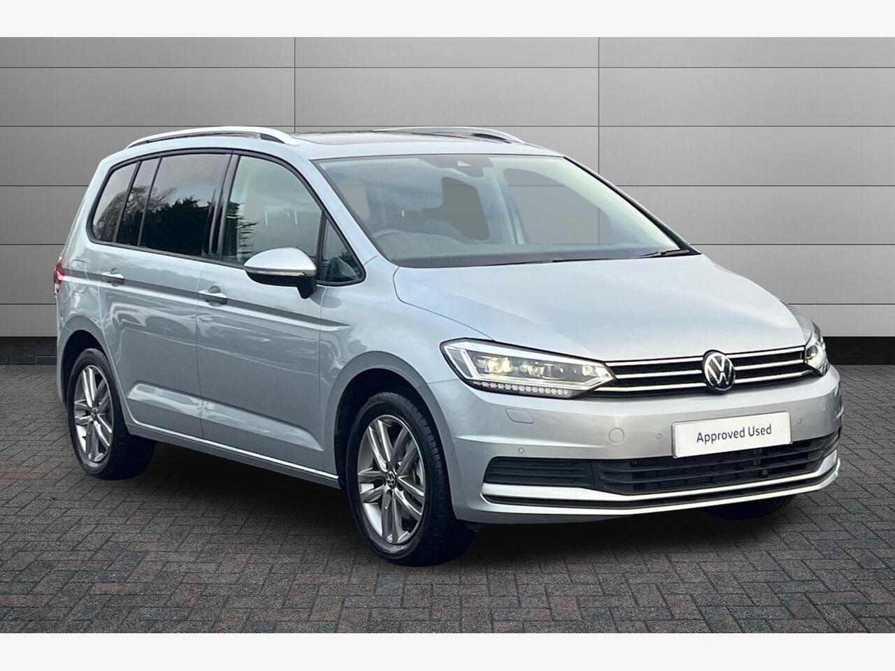 Main listing image - Volkswagen Touran