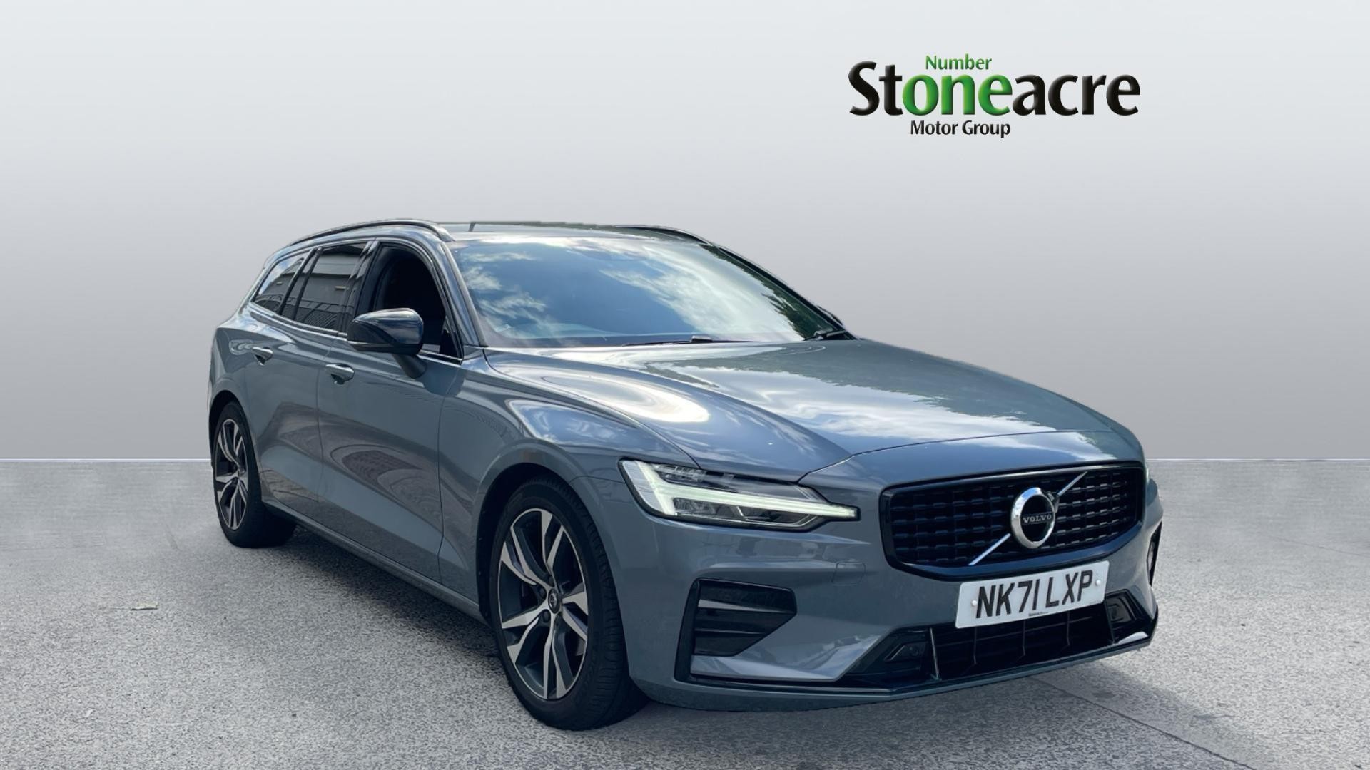 Main listing image - Volvo V60