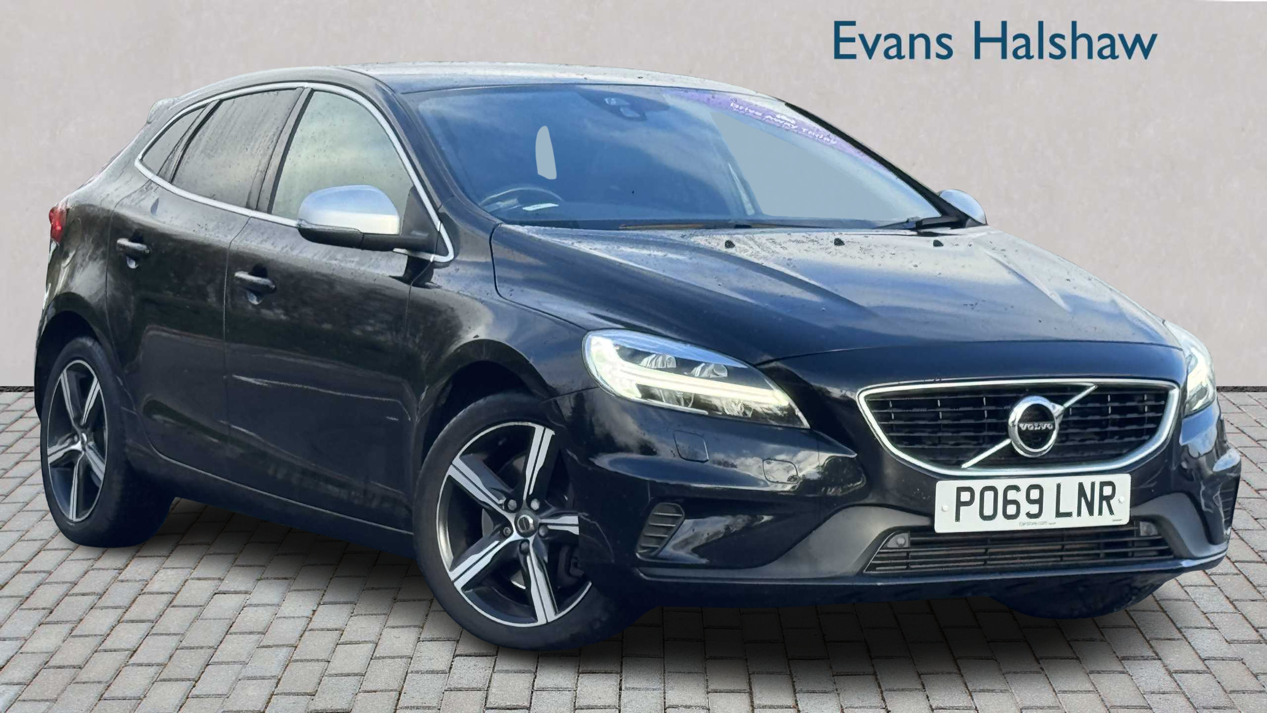 Main listing image - Volvo V40