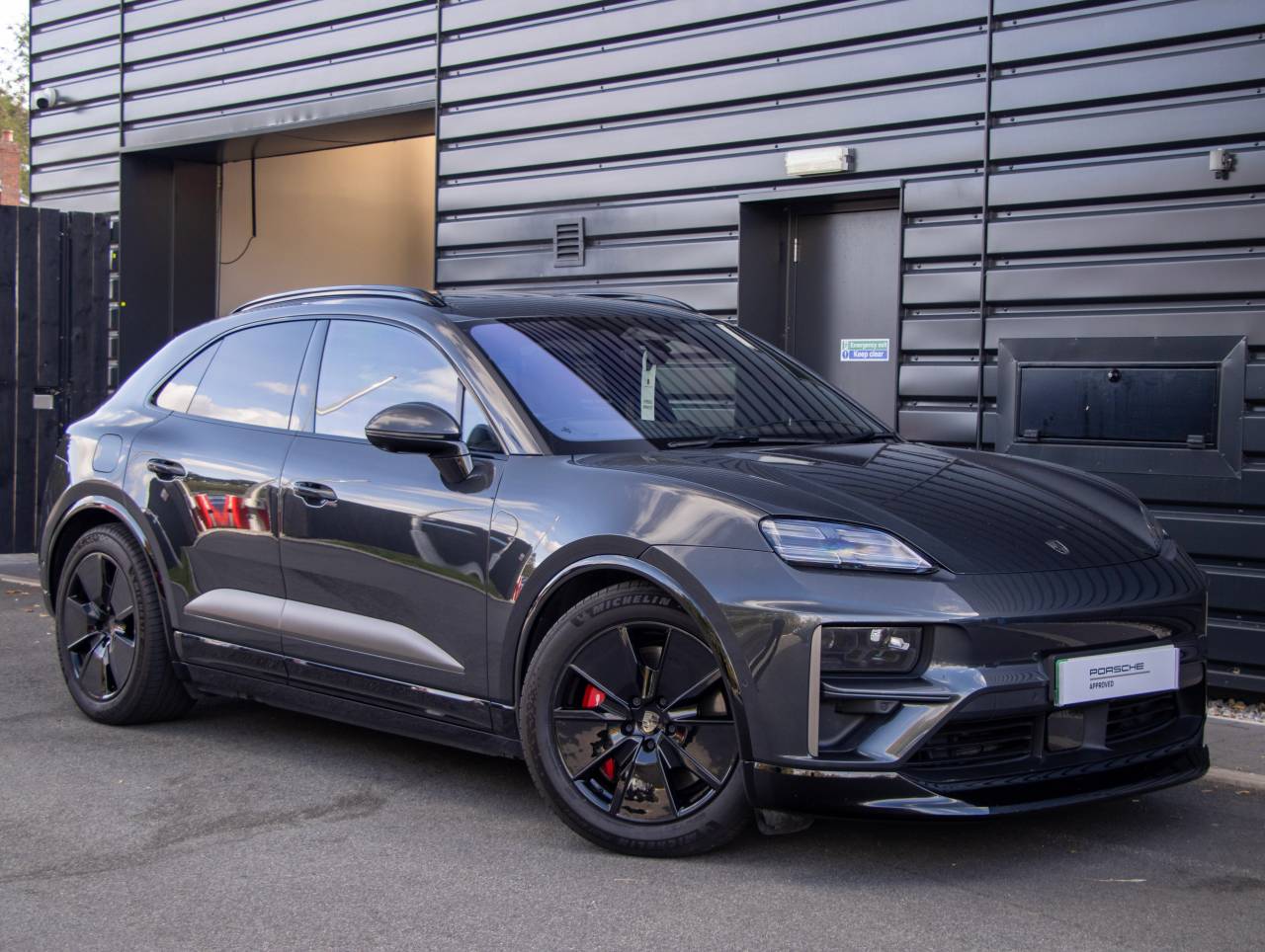 Main listing image - Porsche Macan
