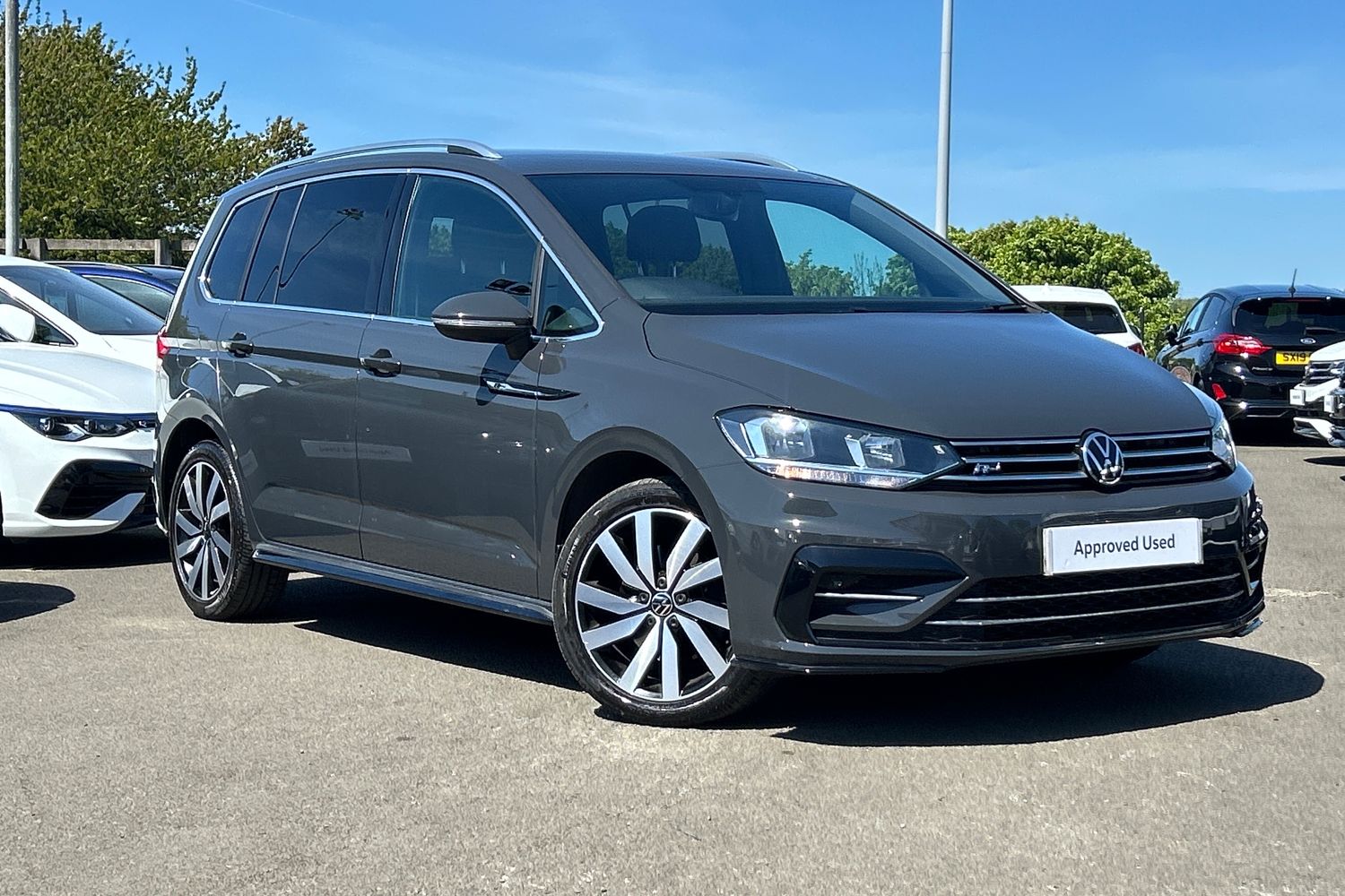 Main listing image - Volkswagen Touran