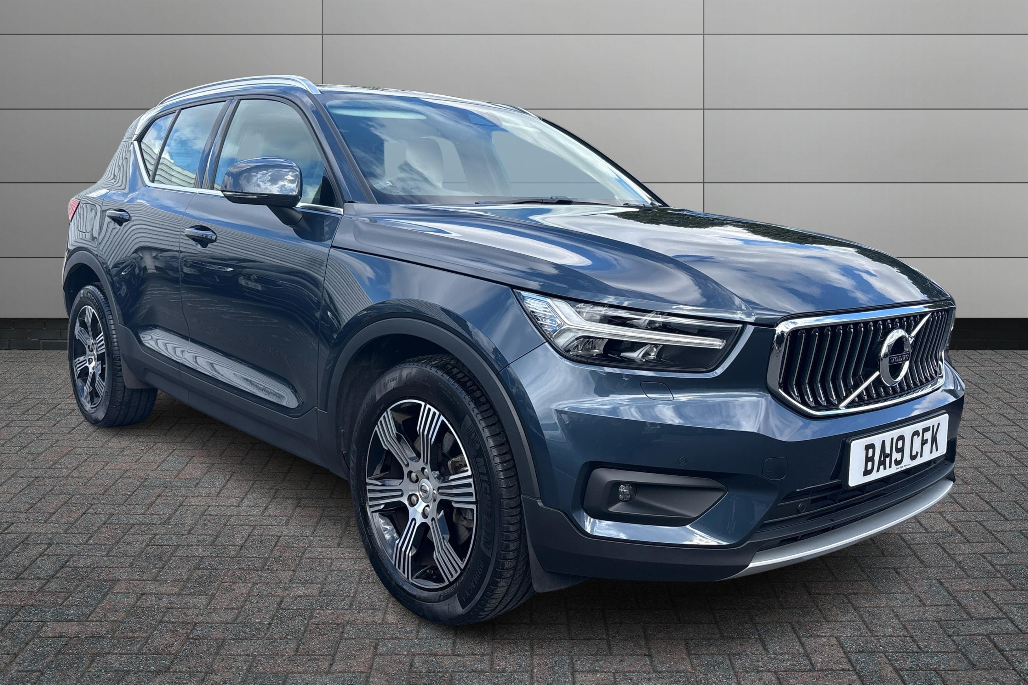Main listing image - Volvo XC40