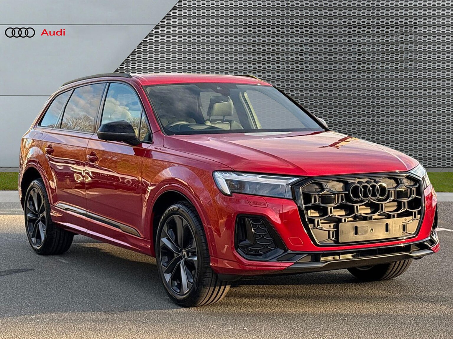 Main listing image - Audi Q7