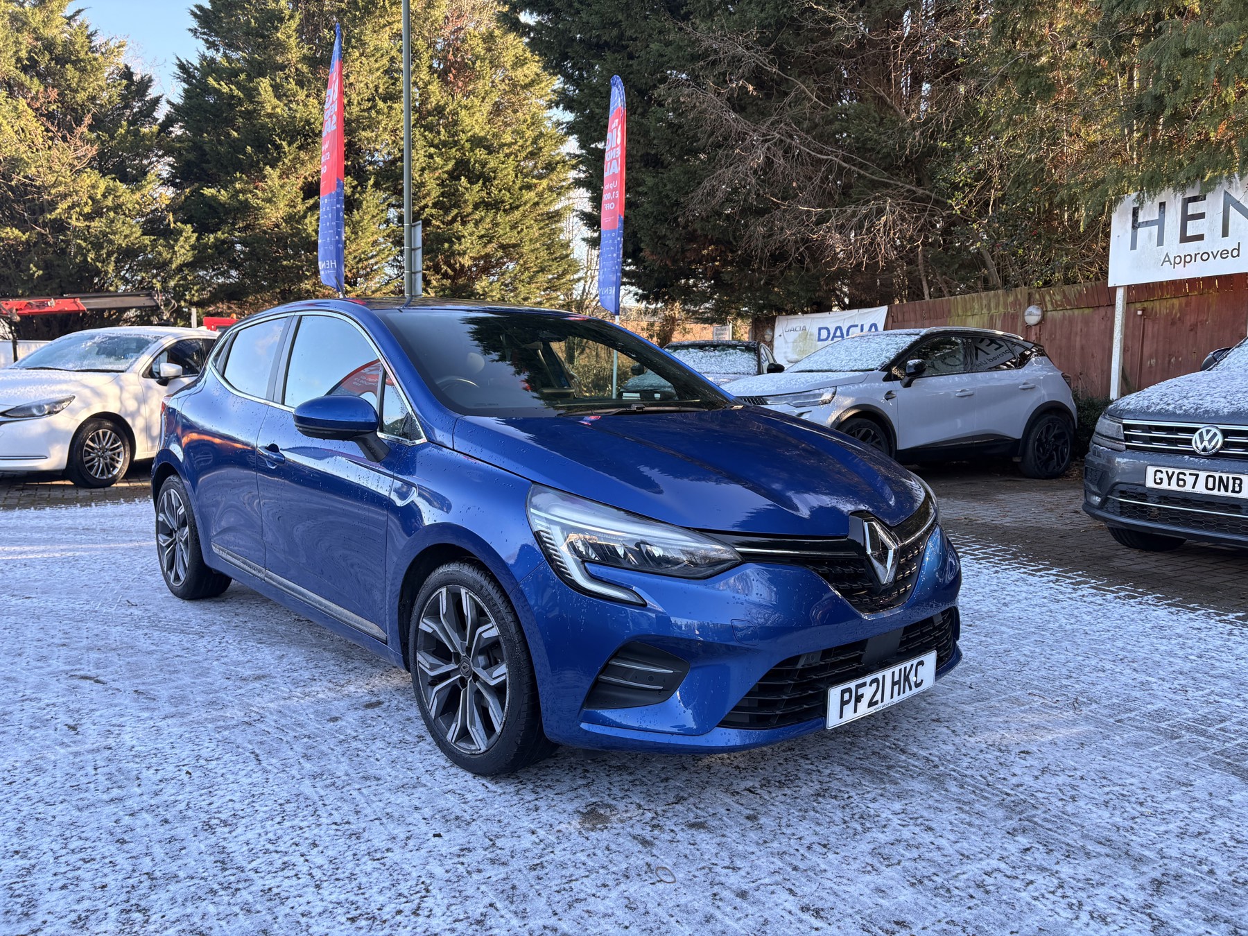 Main listing image - Renault Clio