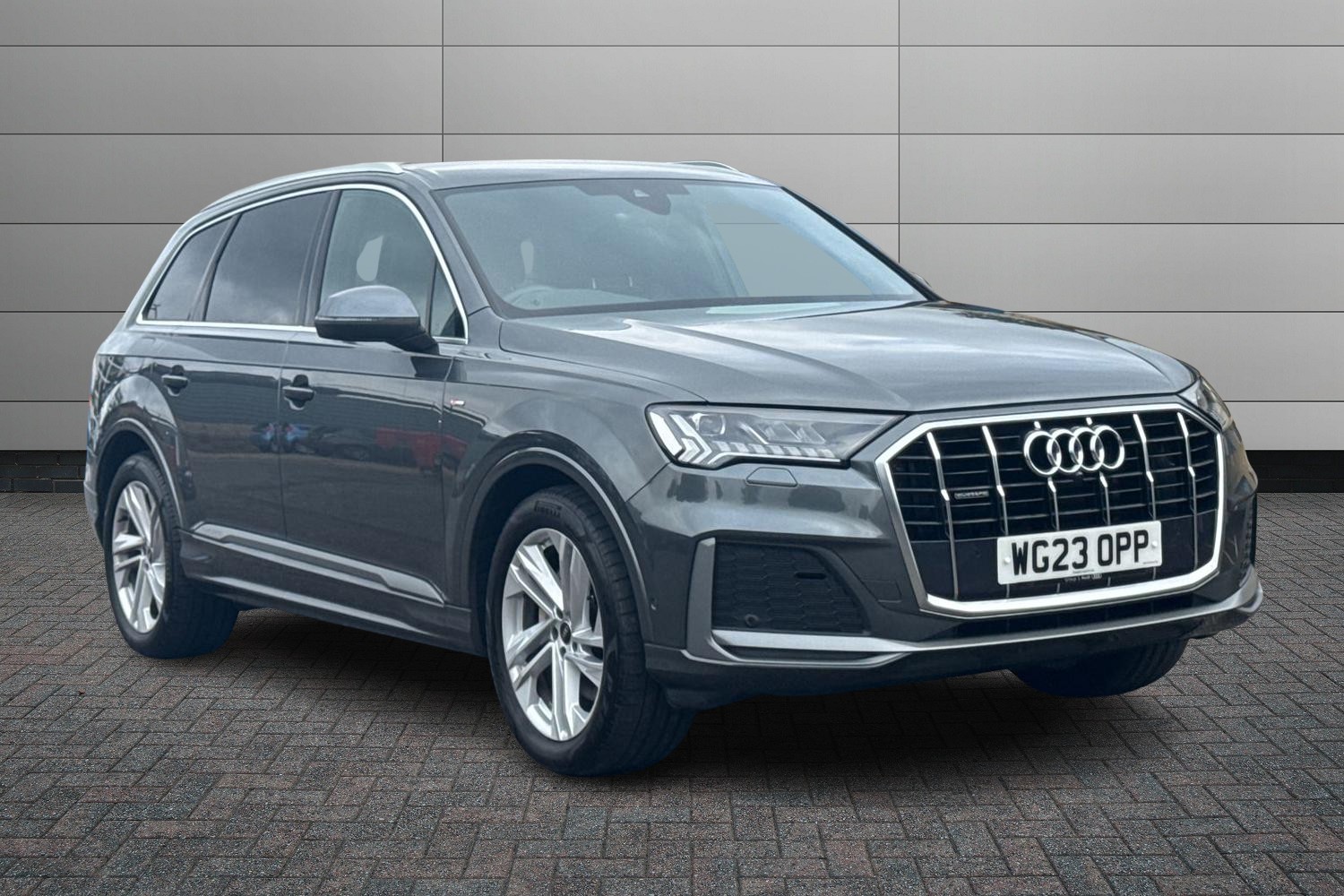 Main listing image - Audi Q7