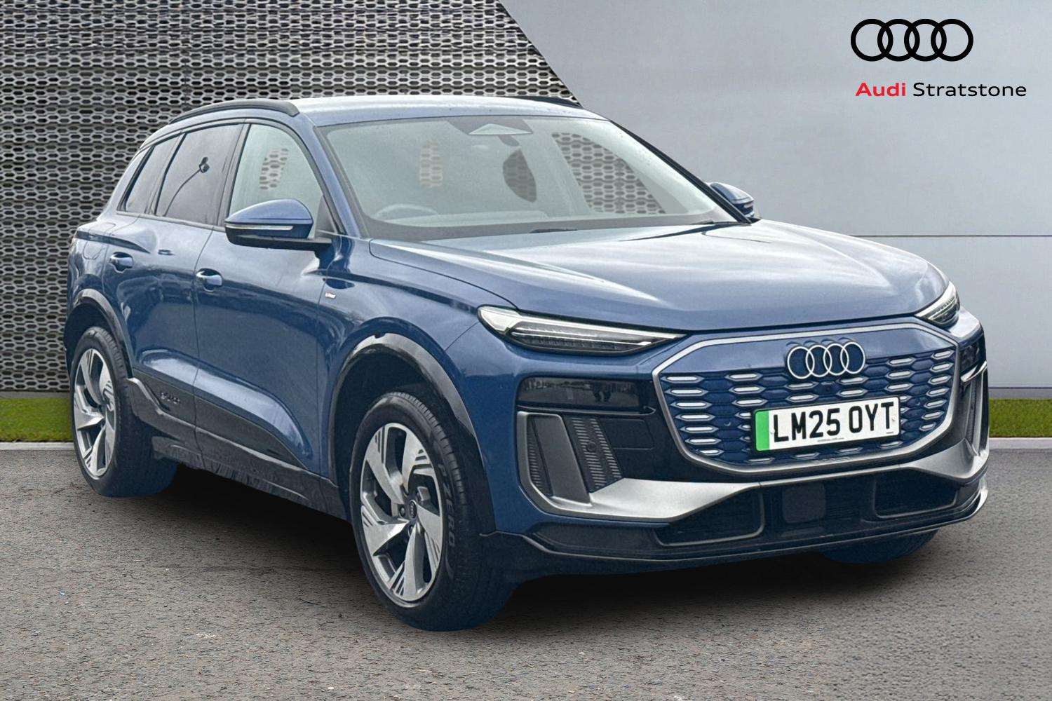 Main listing image - Audi Q6 e-tron