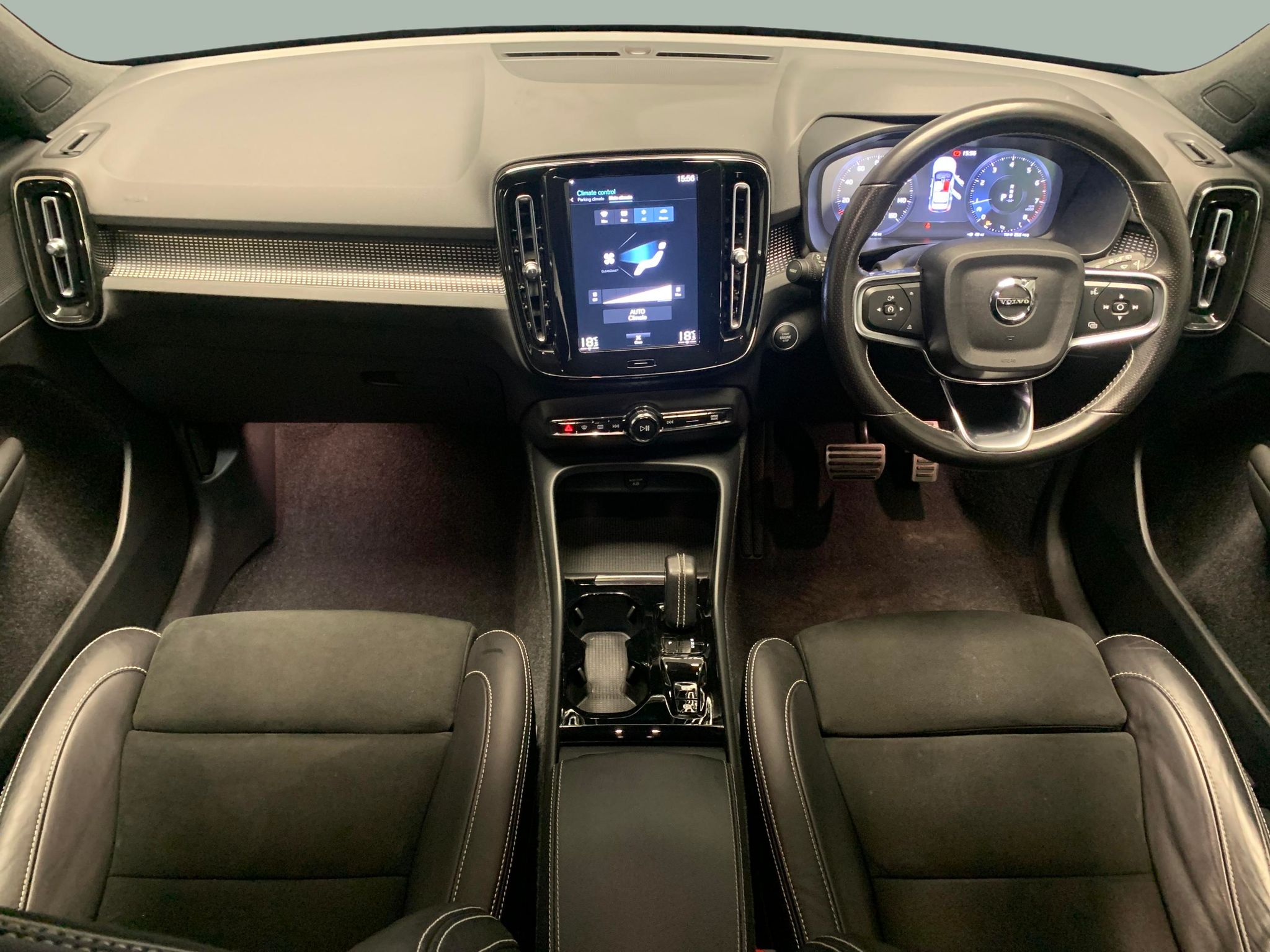 Main listing image - Volvo XC40